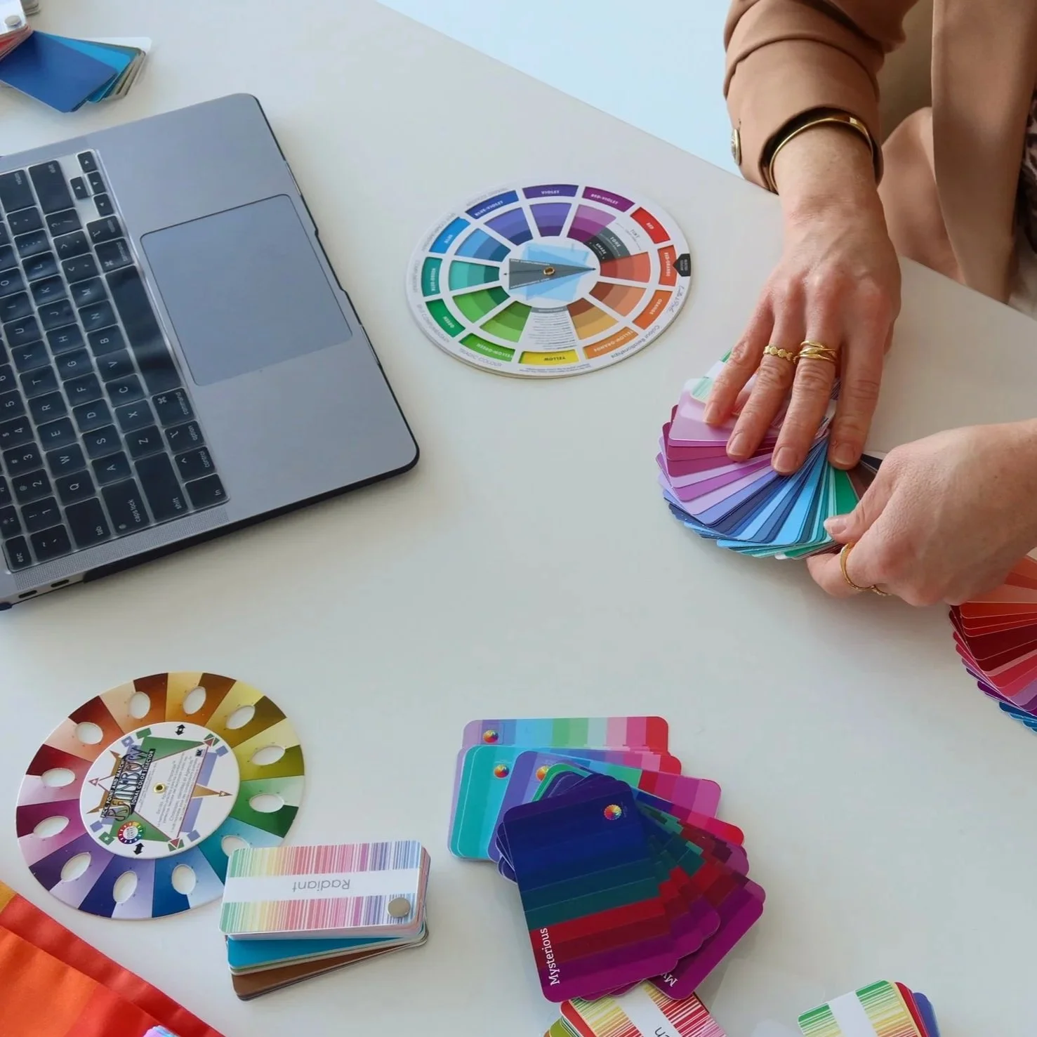 Online vs in-person styling: which option suits your budget, goals and timeline?