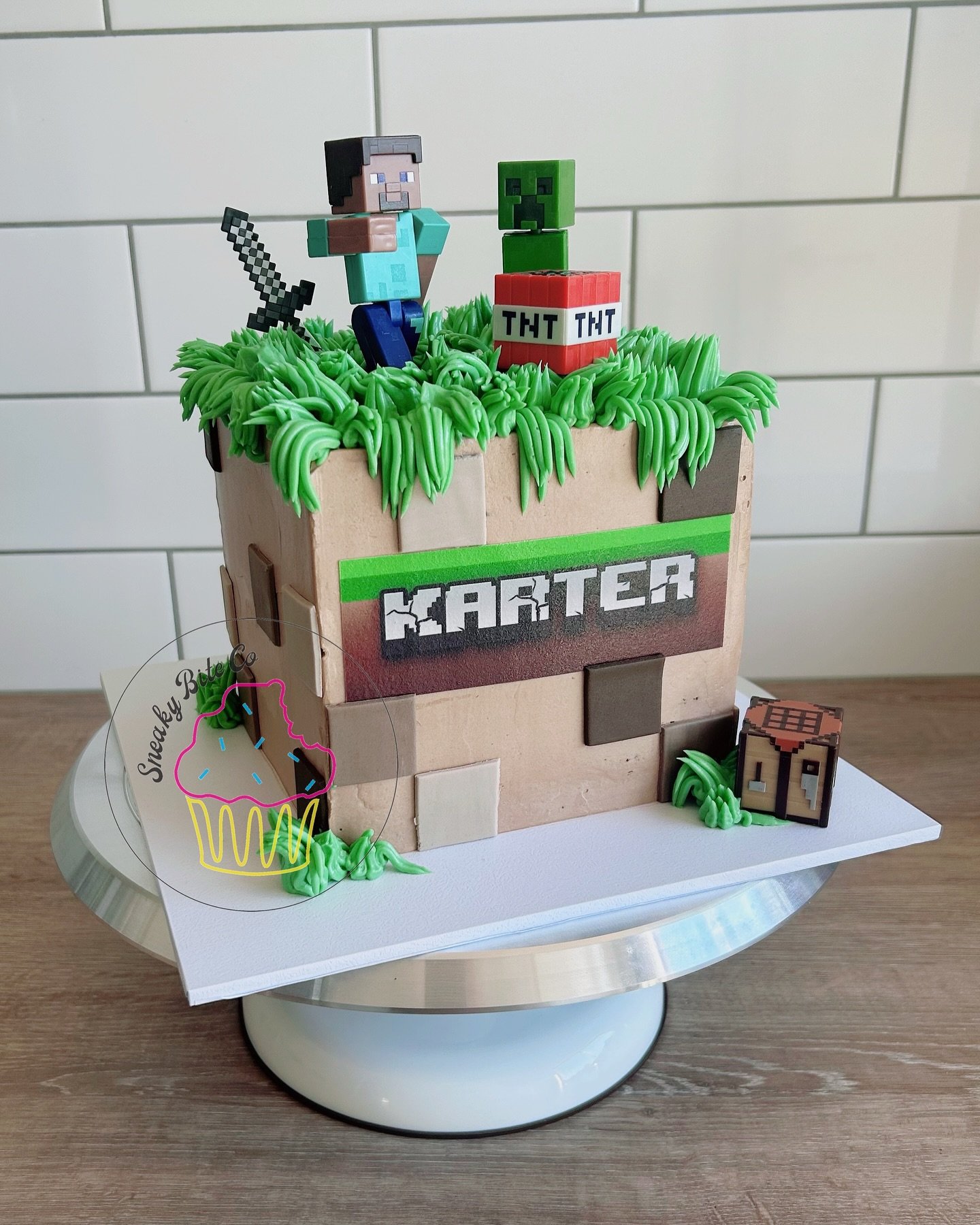 Are you ready to shape the world?! 🍃🧨

First we mine. Then we craft!

Minecraft cake to match the cupcake minis. 🤩

🎂 Chocolate.
Toy toppers supplied by customer.
.
.
.
.
.
#minecraftcupcakes #minecraftcake #minecraftparty #minecrafttoppers #mine