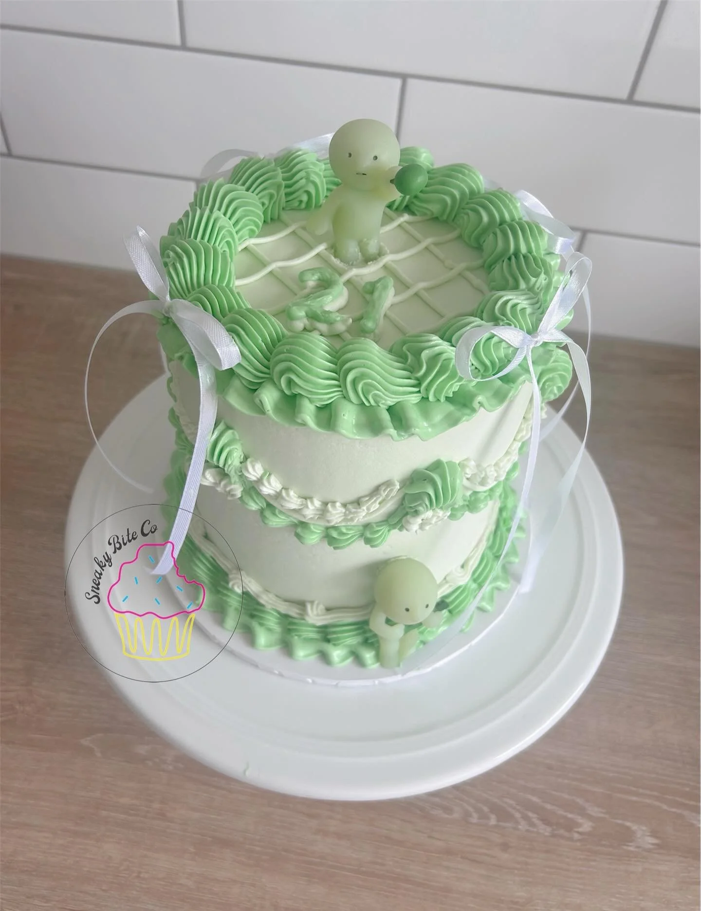 A 21st cake with a quirky twist. 💚🎀

🎨 Figures supplied by customer
🎂 Vanilla
.
.
.
.
.
#21stcake #21st #greencake #vintagepiping #bowcake #figurecake #glointhedark #customcakedesigner #geelongcakedesigner #geelongbaker #teesdalebaker #sneakybite