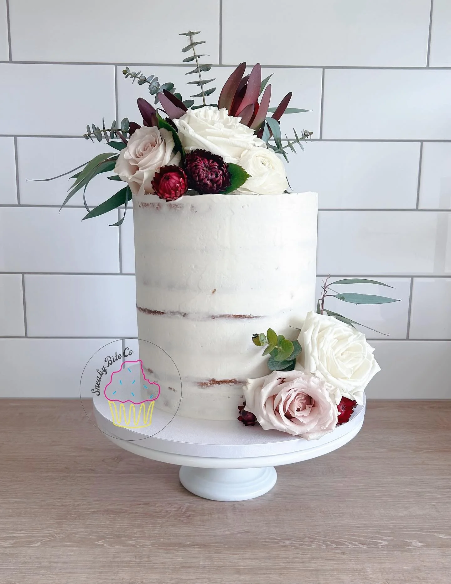 This tall stunner went out to a beautiful wedding at @barwonedge 💍🤍

💐 Gorgeous florals by @geelongflowerboutique 

🎂 White chocolate mud with raspberries

#weddingcake #geelongweddingcakes #geelongcakedesigner #barwonedgeweddings #whitechocolate