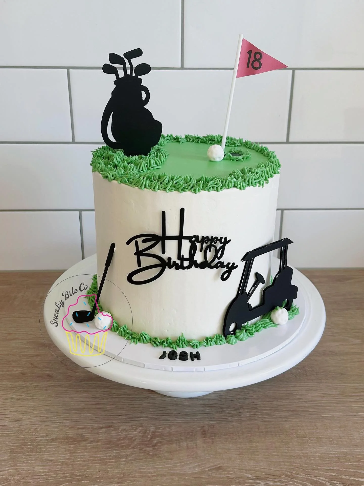 Just like birthdays, the most important shot in golf is the next one. ⛳️

🎂 Vanilla
.
.
.
.
.
#golfcake #18birthday #18thbirthday #customcakes #geelongcakes #teesdalebaker #sneakybiteco