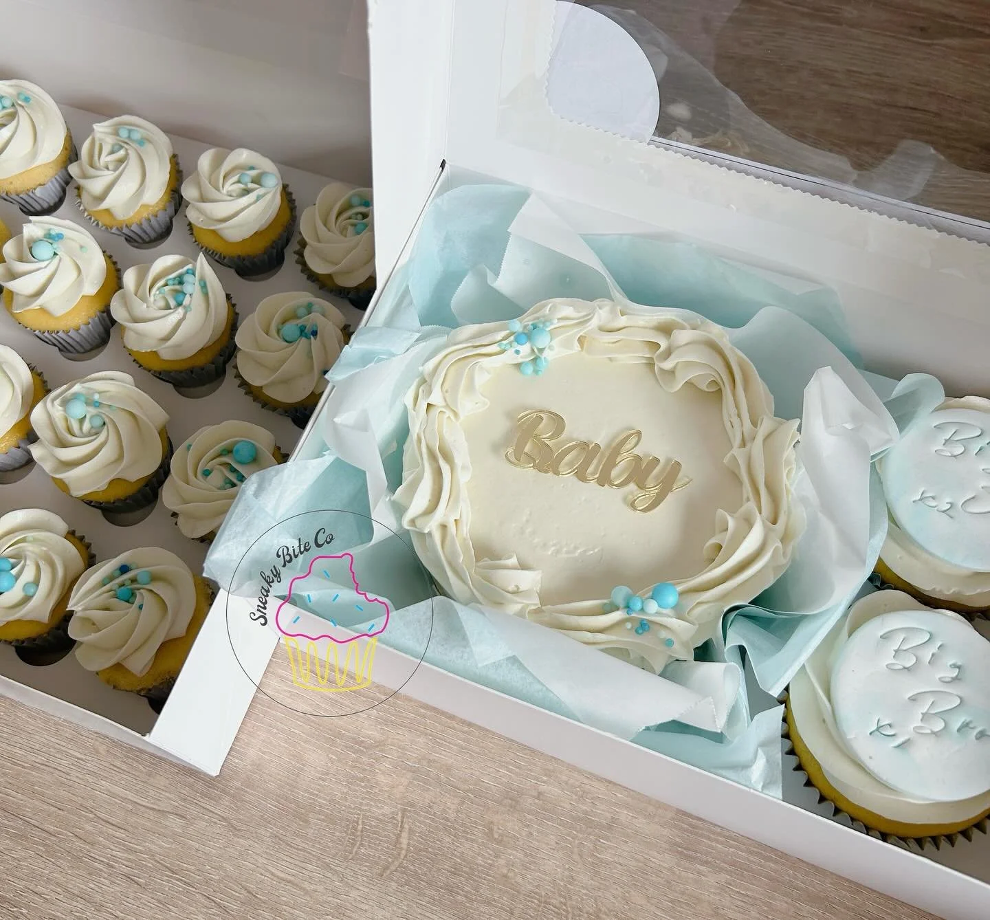 New baby joy over here for a family getting ready to welcome baby #3! 🥰🩷🩵🩵

Baby shower minis and a bento cake box .🎂🧁 Vanilla No Gluten.
.
.
.
.
.
#babyshowercupcakes #minicupcakes #babyshowerbento #dashofblue #noglutencakes #geelongbaker #gee