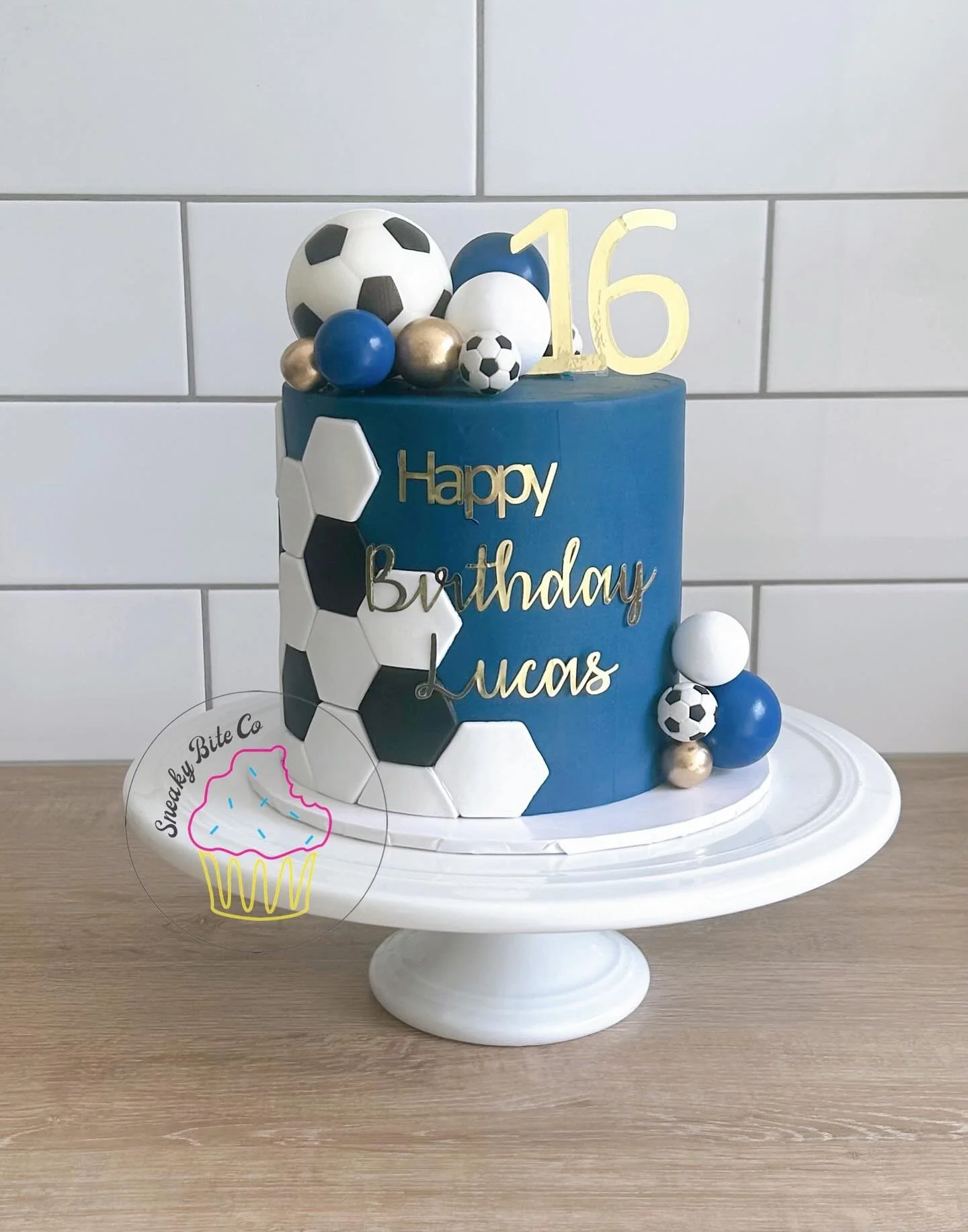 Soccer team colours cake. ⚽️🔵⚪️

🎂 Chocolate mud
.
.
.
.
.
#soccercake #soccertoppers #16cake #sixteenthbirthday #geelongcakes #geelongbaker #customcakes #teesdalebaker #sneakybiteco