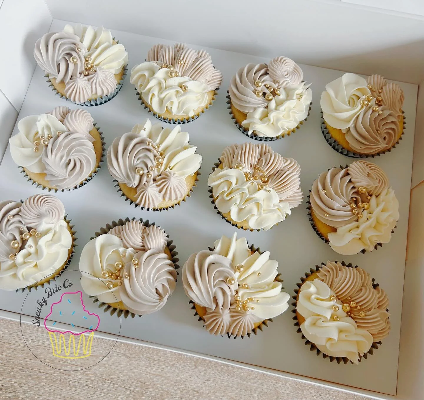 No gluten, neutral swirls cupcakes. 🍂🌾

🧁 No gluten vanilla
.
.
.
.
.
#noglutencupcakes #neutralcupcakes #neutraltones #geelongcupcakes #geelongbaker #teesdalebaker #sneakybiteco