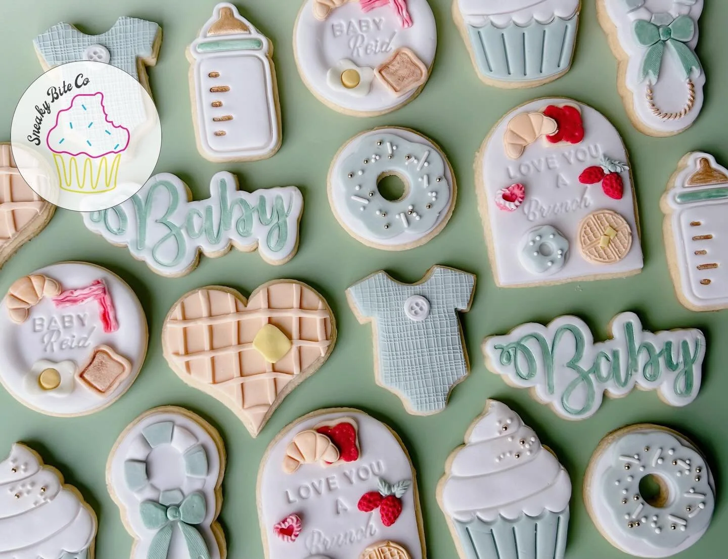 A baby shower brunch with sage colours. 🥐🥓🧁🍓🌿

Celebrating with family &amp; friends and a cookie set to match. 🙌🏼
.
.
.
.
.
#babyshowercookies #brunchbabyshower #loveyouabrunch #teesdalebaker #sneakybiteco