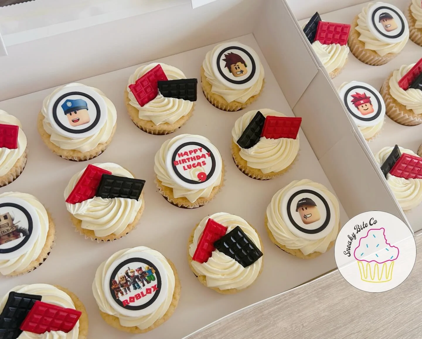 Roblox cupcakes with matching cookies. 💰🧢🎧

🧁 White choc mud
.
.
.
.
.
#robloxcupcakes #robloxcookies #geelongcakes #teesdalebaker #sneakybiteco