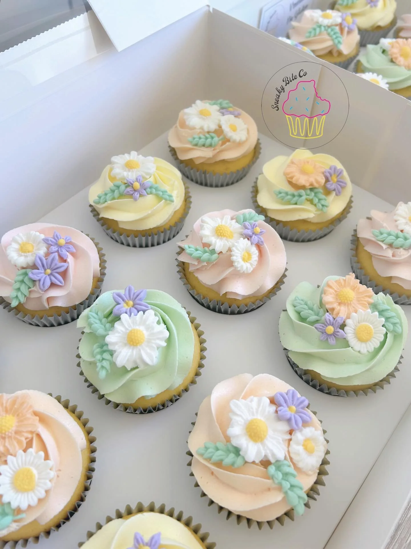 Pastel box of pretty floral cupcakes for this birthday girl. 💐

🧁 Vanilla No gluten &amp; no egg.
.
.
.
.
.
#flowercupcakes #pastelcupcakes #geelongcakes #teesdalebaker #sneakybiteco