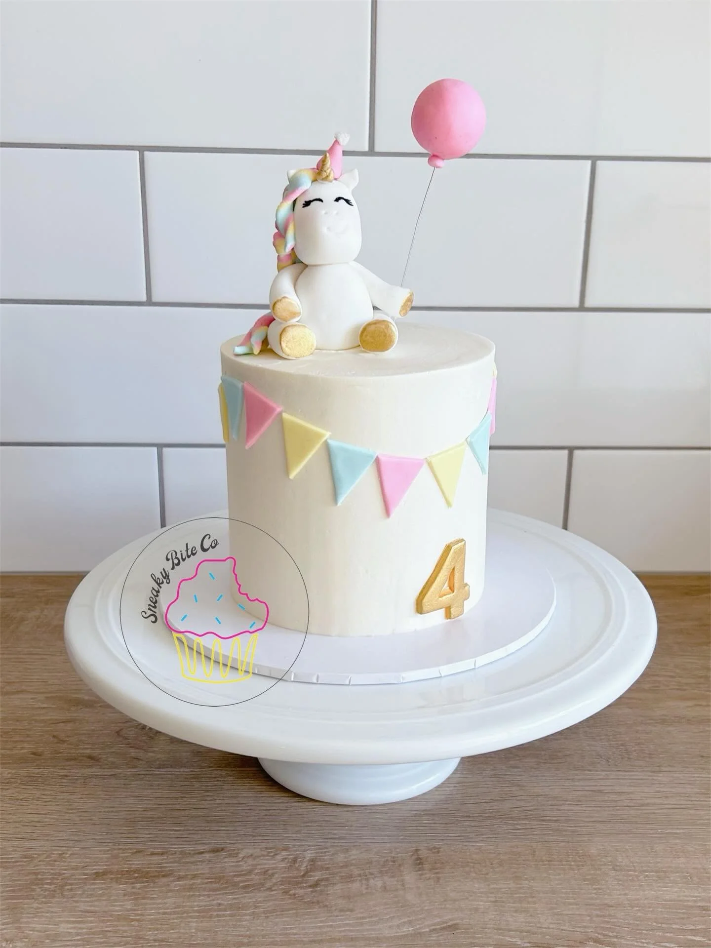 For a unicorn loving 4 year old on her birthday. 🦄💖
She gets her very own party ready unicorn. 🥳

🎂 Chocolate
.
.
.
.
.
#unicorncake #unicorntopper #geelongcakes #teesdalebaker #sneakybiteco