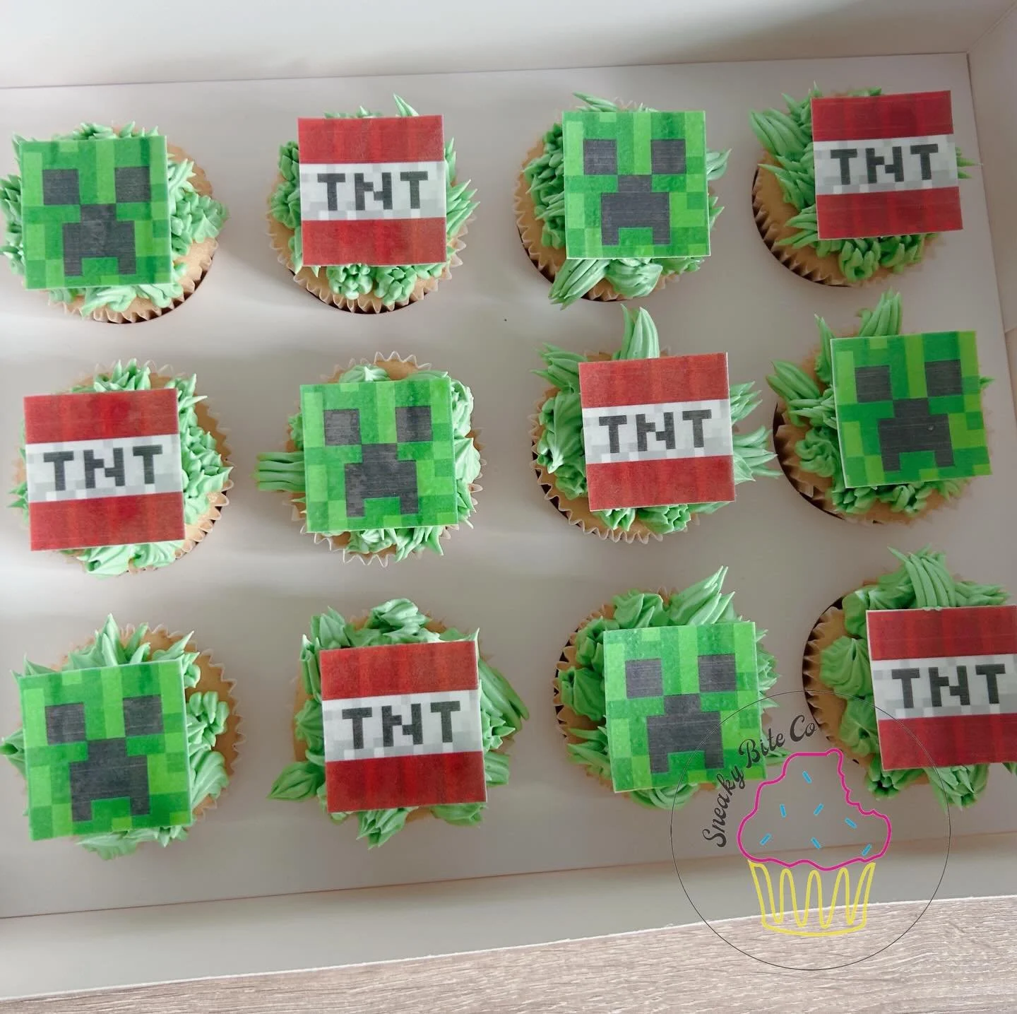 Minecraft cupcakes with TNT and Creeper toppers. 🧨🌿🤖
.
.
.
.
.
#minecraftcupcakes #minecrafttoppers #geelongcakes #sneakybiteco #teesdalebaker