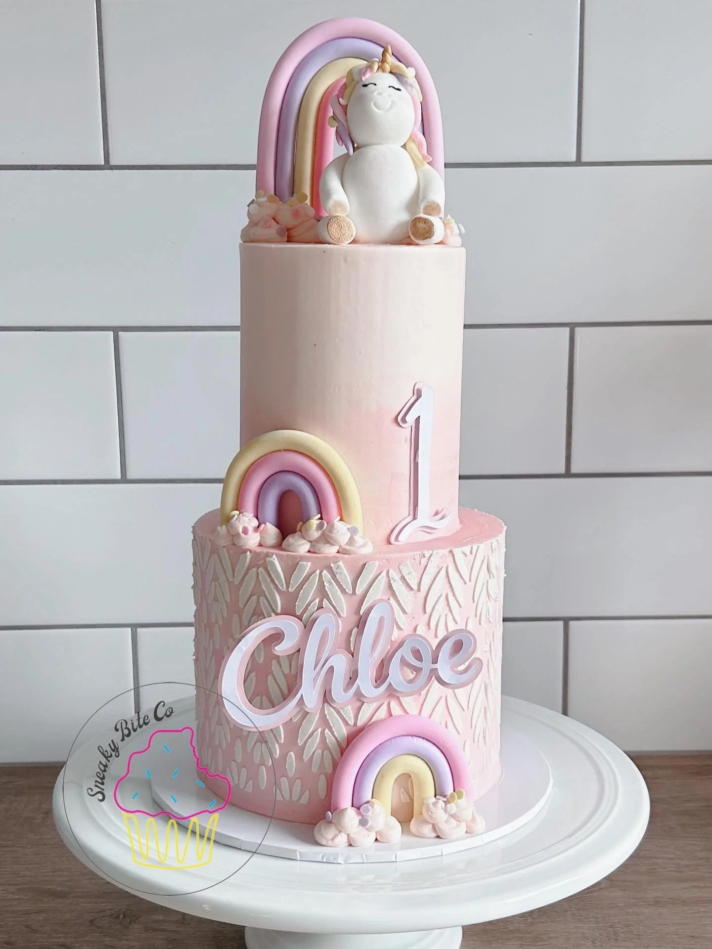 Having a very special first birthday, with a unicorn sitting on a pink ombre cake with rainbows. 🦄🎂🌈

🎂 Chocolate mud
.
.
.
.
.
#unicorncake #rainbowcake #geelongcakes #teesdalebaker #sneakybiteco