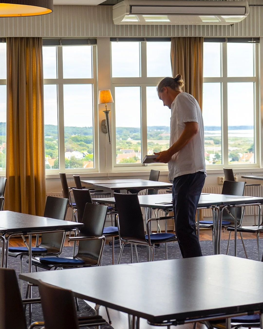 Your next big idea deserves a room as refined as your vision.

📍Grand Hotel Molle
.
.
.
#GrandHotelMolle #LuxuryMeetings #ConferenceGoals #LuxuryWorkspace #WorkInStyle