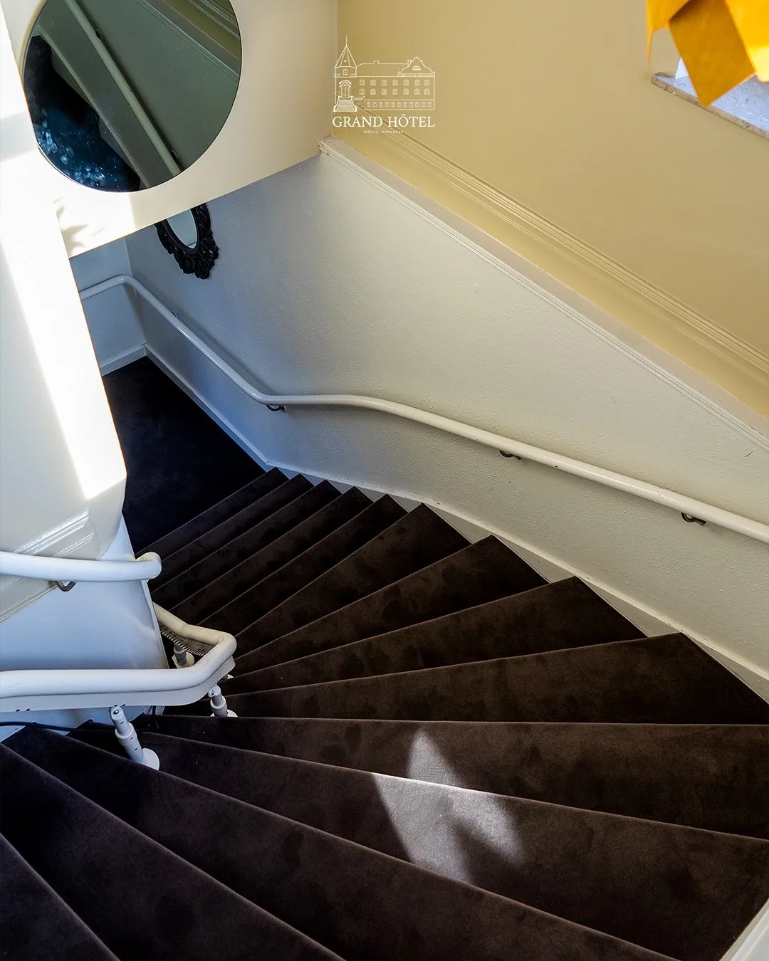 Hallway that leads to moments of calm and elegance.

📍Grand Hotel Molle
.
.
.
#GrandHotelMolle #LuxuryStay #SwedishHotels #PeacefulStay #SeasideEscape #hotel