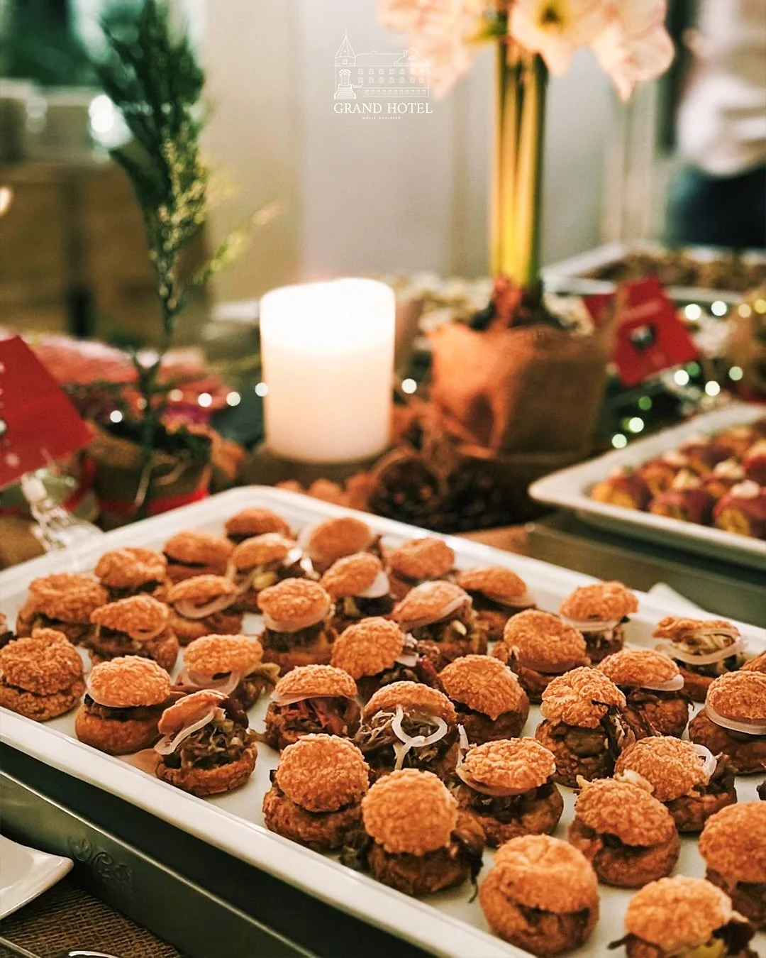 Sleigh bells, soft lights, and a plate full of Grand Hotel Molle goodness 🎄✨
.
.
.
#GrandHotelMolle #FestiveFlavours #ChristmasAtMolle #HolidayDining #FestiveSeasonVibes #ChristmasSpecials #FoodWithWarmth #SeasonalDelights