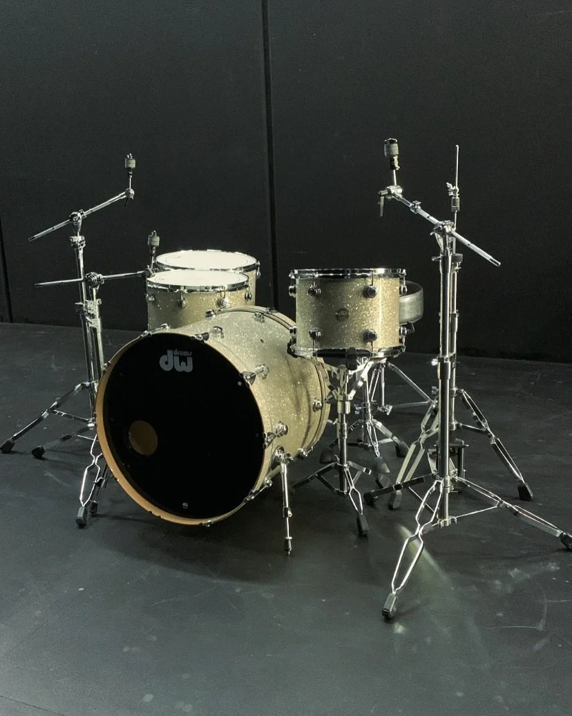 If you happen to be going to the @horshamtownhall for &ldquo;Seventh Wonder performs Fleetwood Mac&rsquo;s Rumours &amp; greatest hits&ldquo; you&rsquo;ll see one of our drum kits on stage&hellip; It&rsquo;s a beautiful DW collectors series drum kit 