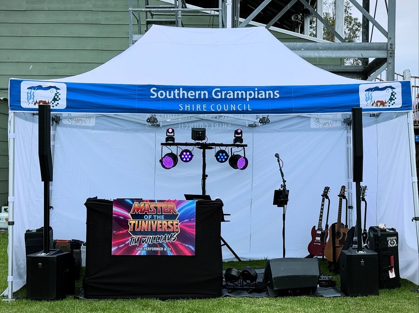 Yesterday&rsquo;s setup at @penshurstdistrictracingclub 🐎 
Was a really fun crowd! Great to see so many braving the rain for a dance before we got washed out. Thanks for having me! 

#livemusic #masterofthetuniverse #horseracing #countryracing