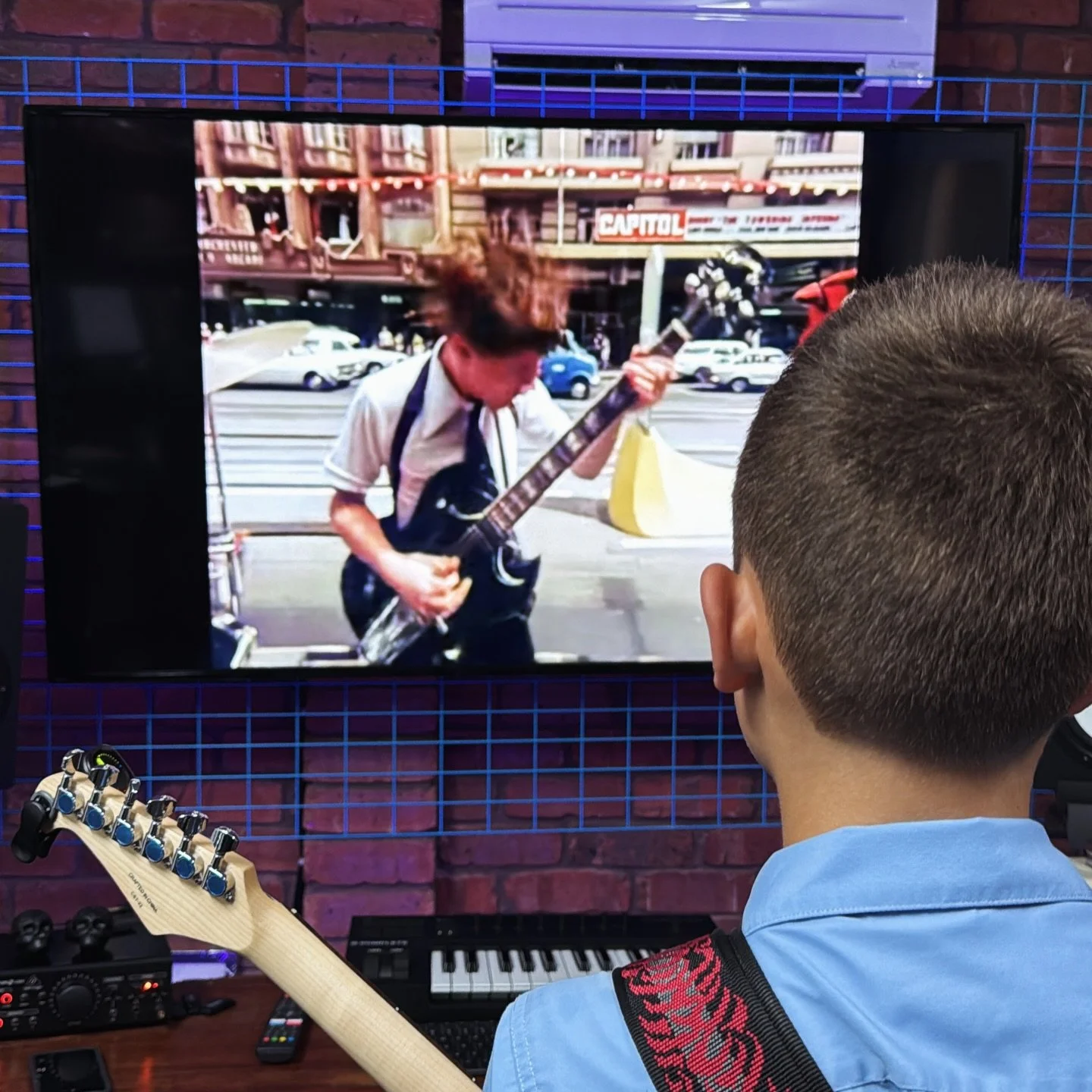 50 years ago today AC/DC&rsquo;s It&rsquo;s a Long Way To The Top&rsquo; was filmed. Such an iconic film clip and one of the best all-time rock acts.
Students are getting an education at Horsham Music today ⚡️ 

#acdc #longwaytothetop #horshammusic