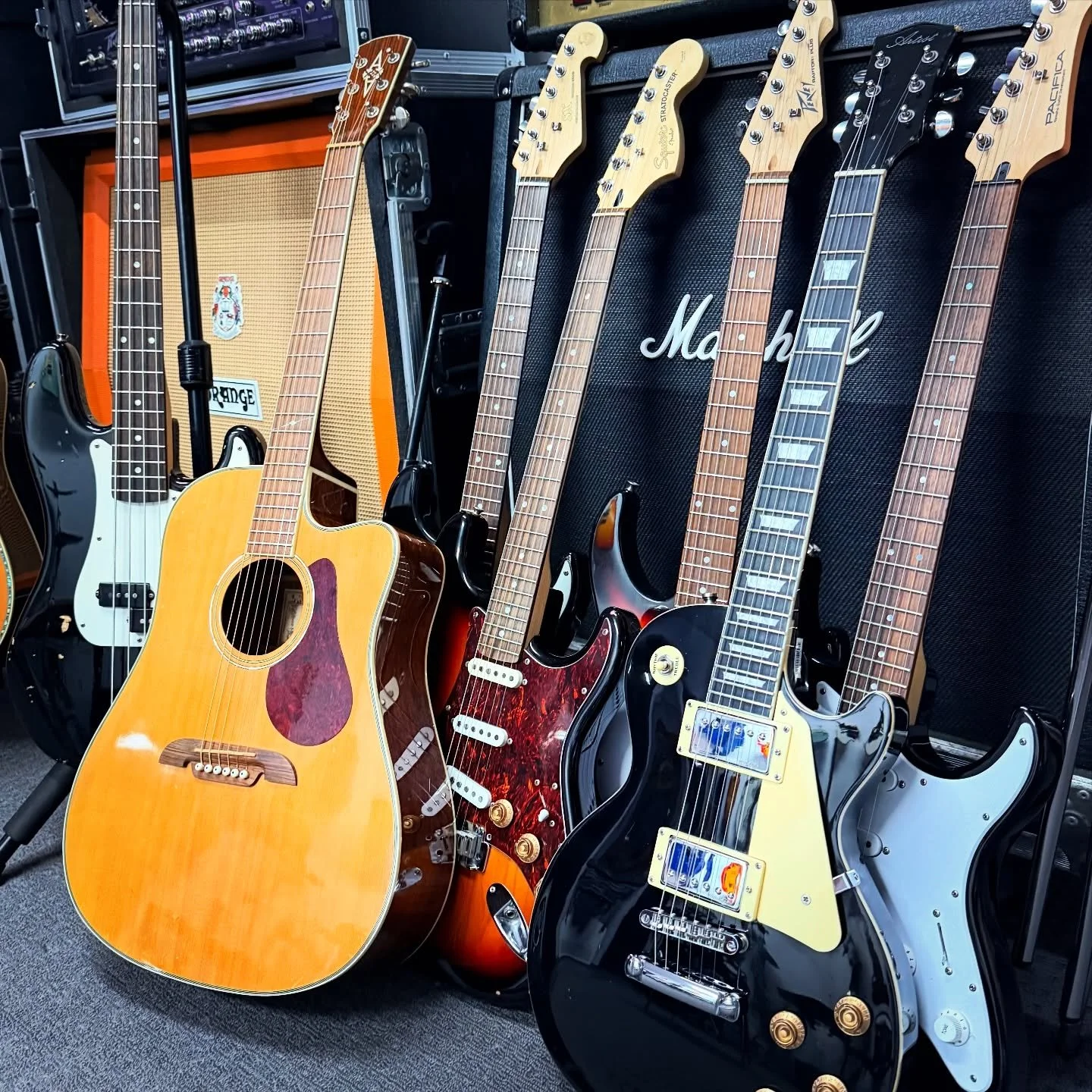 A flock of guitars from Horsham College in for their yearly service&hellip; Restrung, cleaned, polished, oiled, tightened, adjusted and bulletproofed for another year of playing well for upcoming musos 🎸 🎶 

If you or your school have a bunch of gu