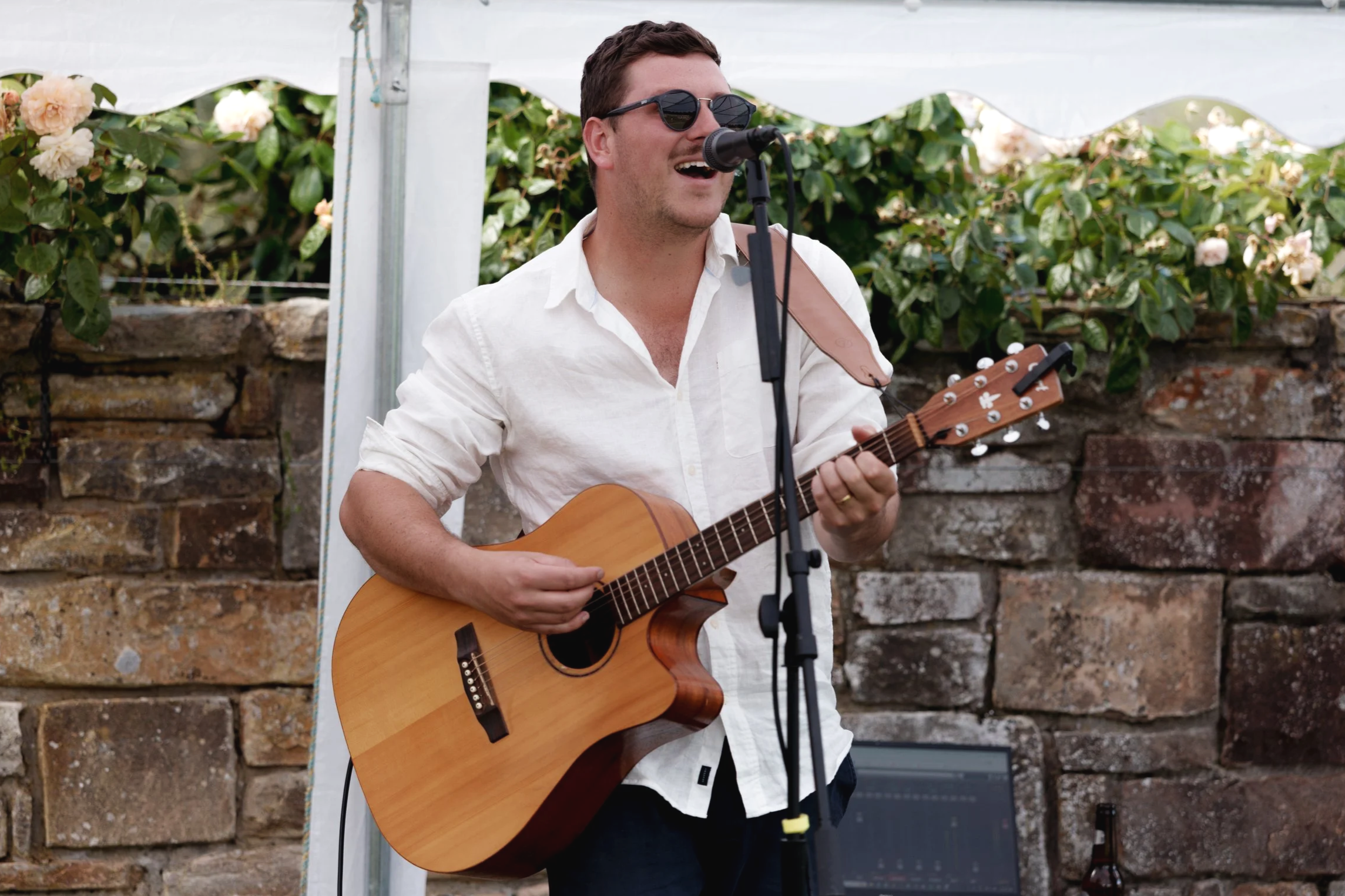 Book a band, solo or duo live music for your wedding or event with Horsham Music