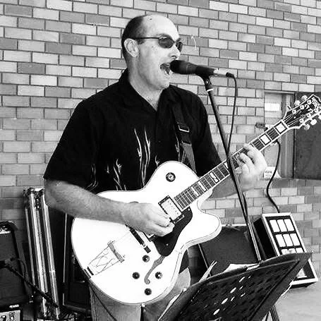 Daryl Wilde - Guitar & Vocals