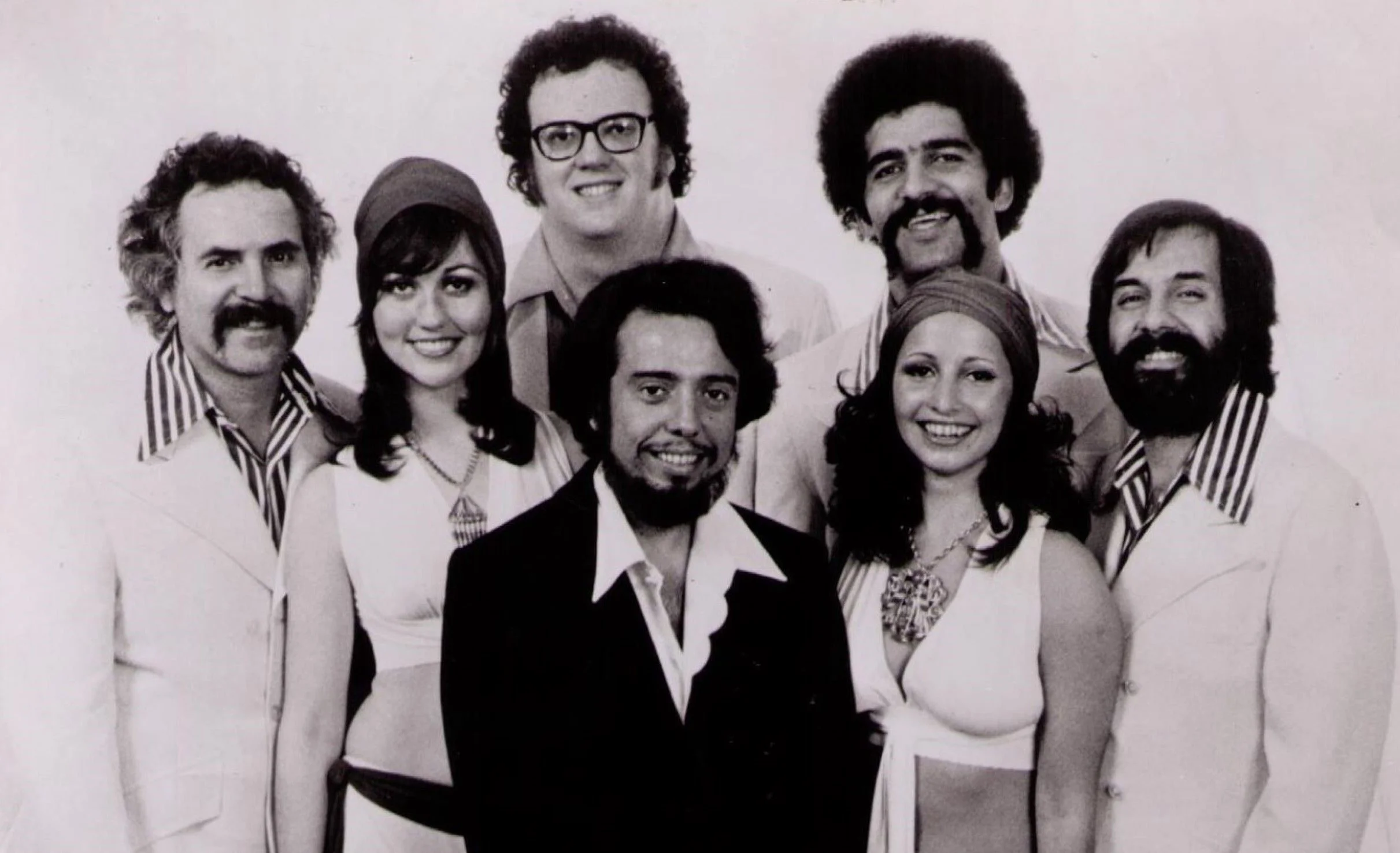 Sebastian Neto, Bonnie Bowden, Claudio Slon, Sergio Mendes, Laudir Oliveira, Gracinha Leporace, Oscar Neves