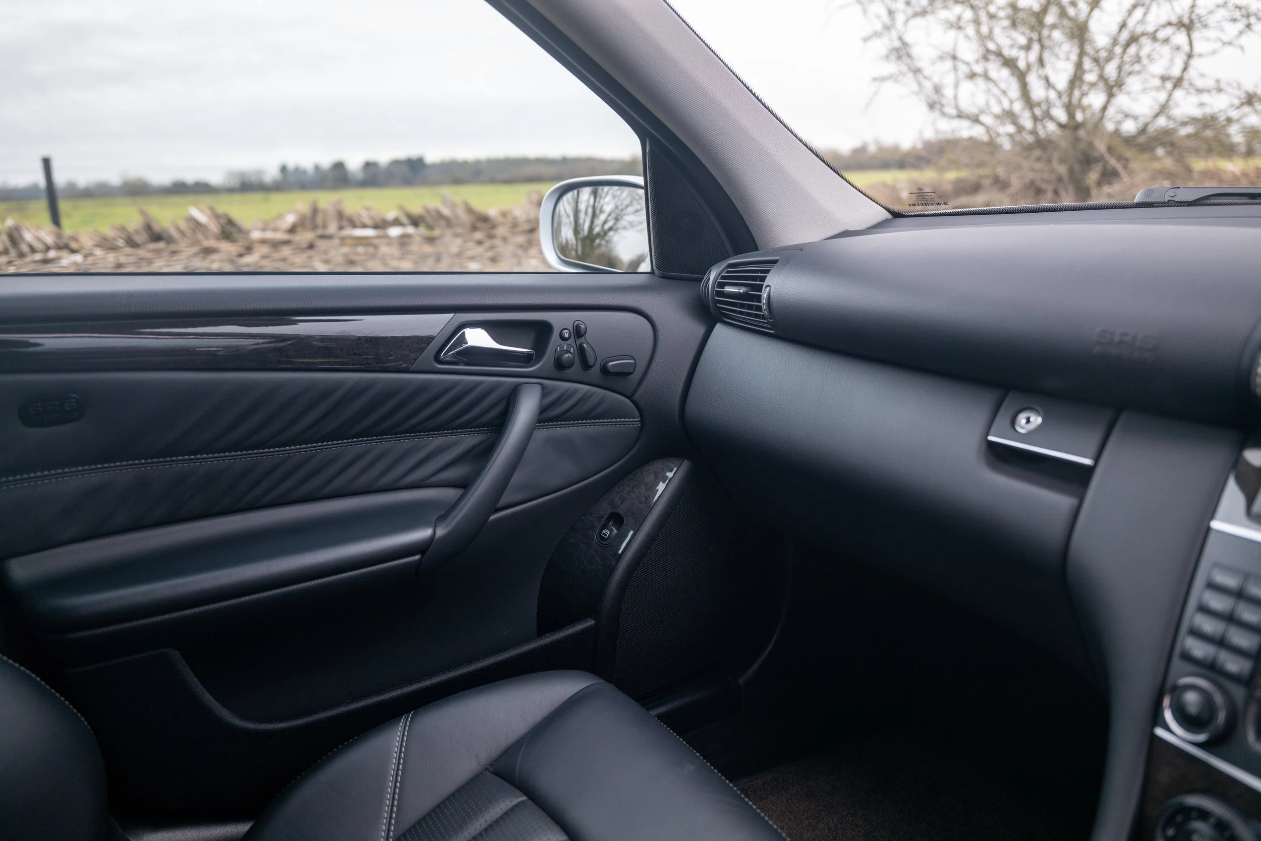 2004 Mercedes C55 Saloon - 40 - L1070386.jpg