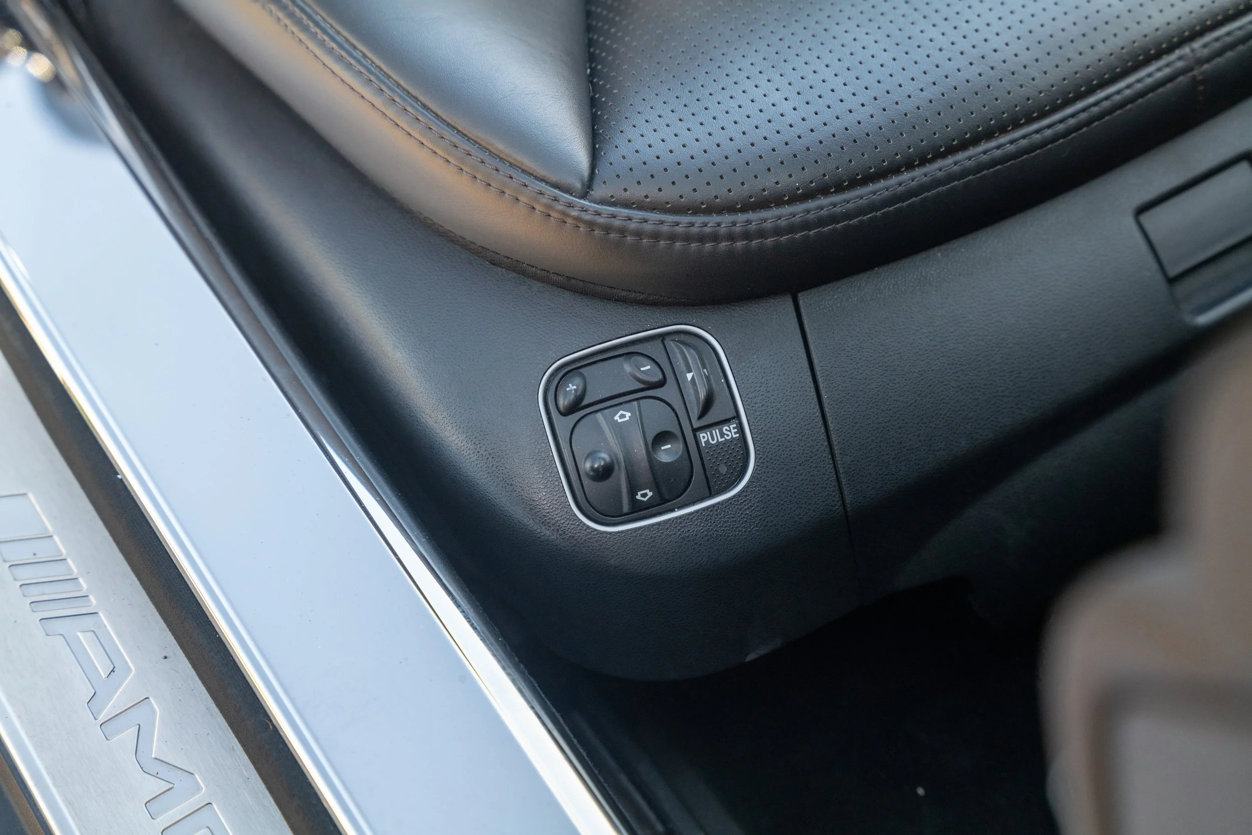 2007 Mercedes SL55 AMG - 32 - L1080862.jpg