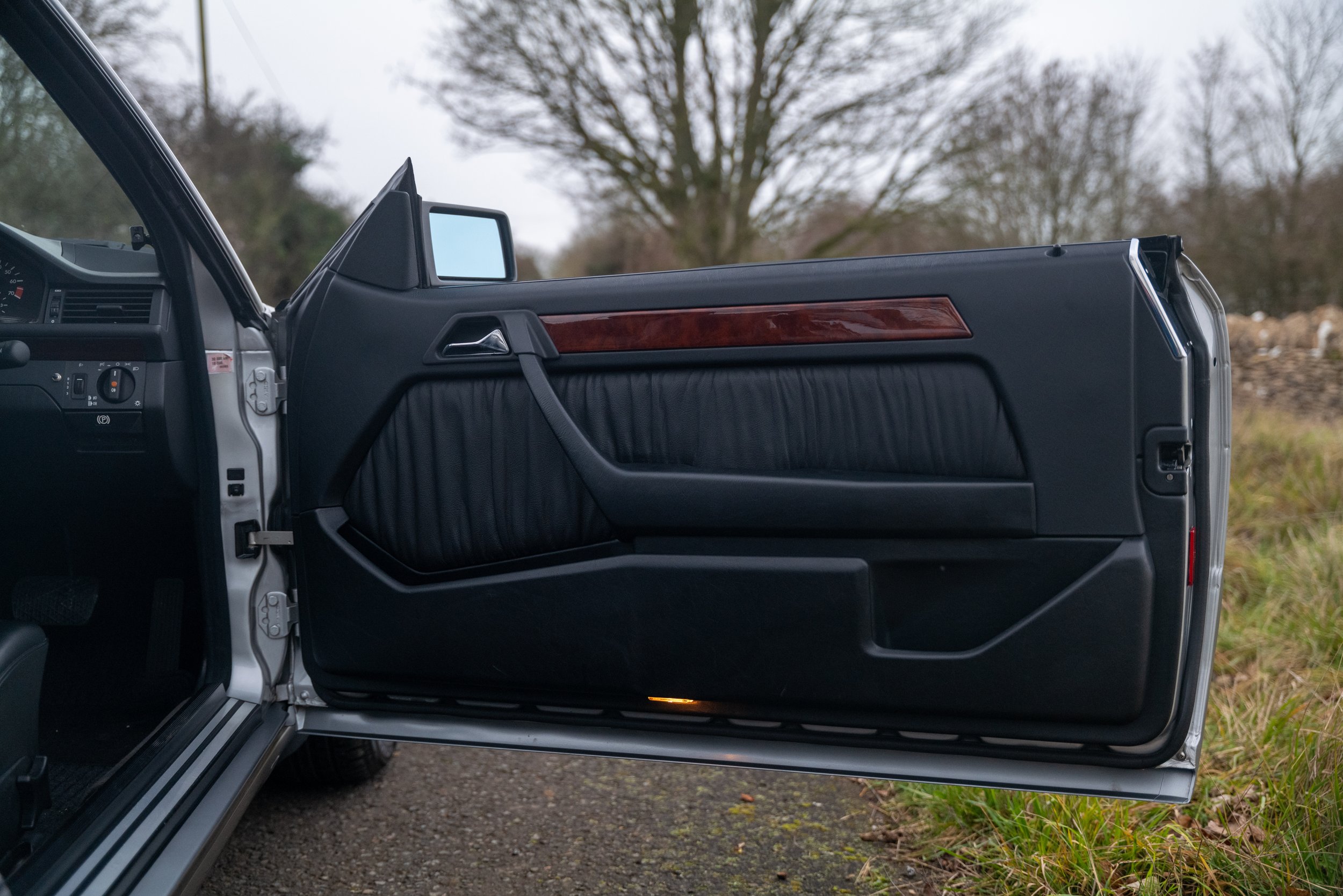 1996 Mercedes E320 Cabriolet - 28 - L1070451.jpg