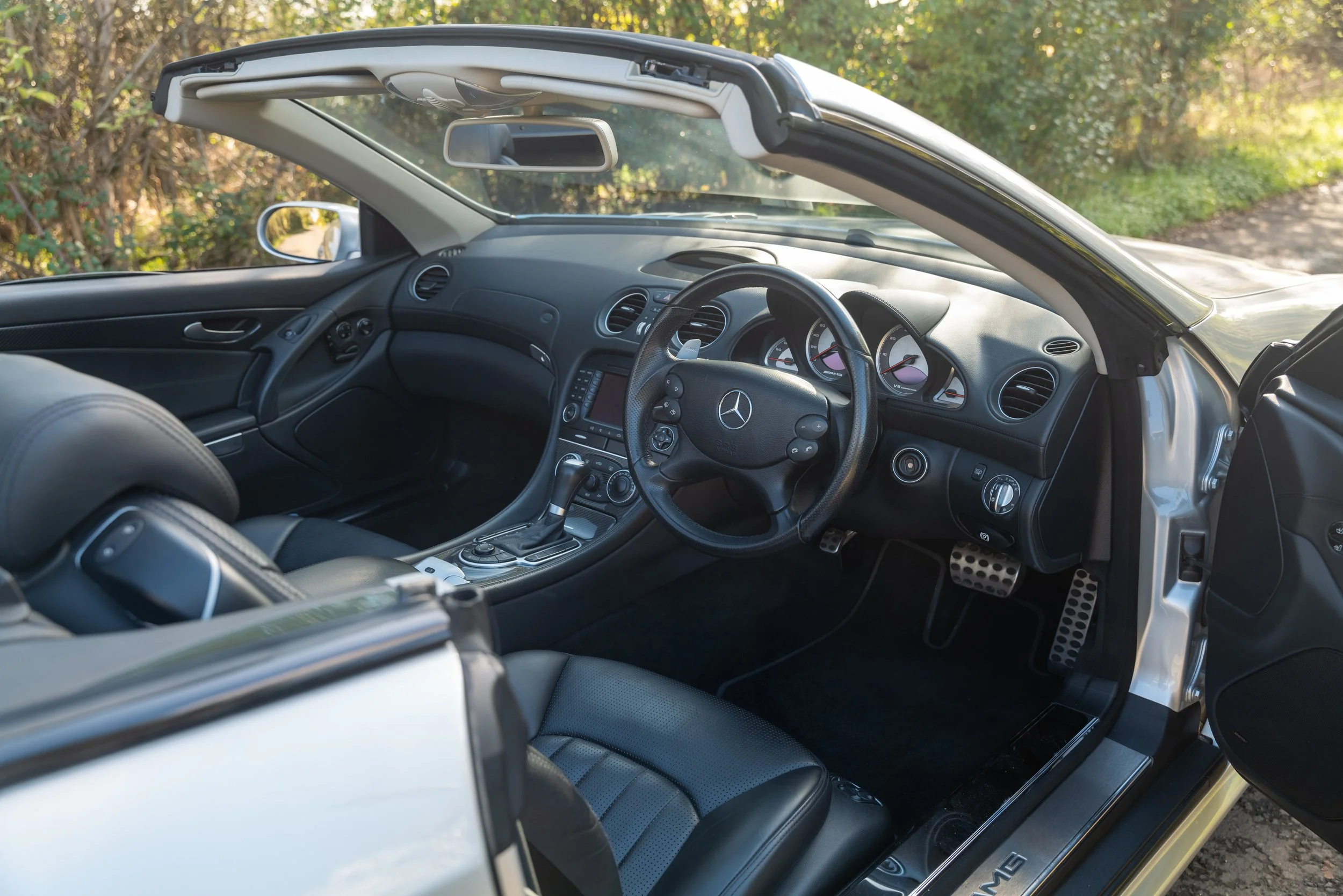 2007 Mercedes SL55 AMG - 24 - L1080853.jpg