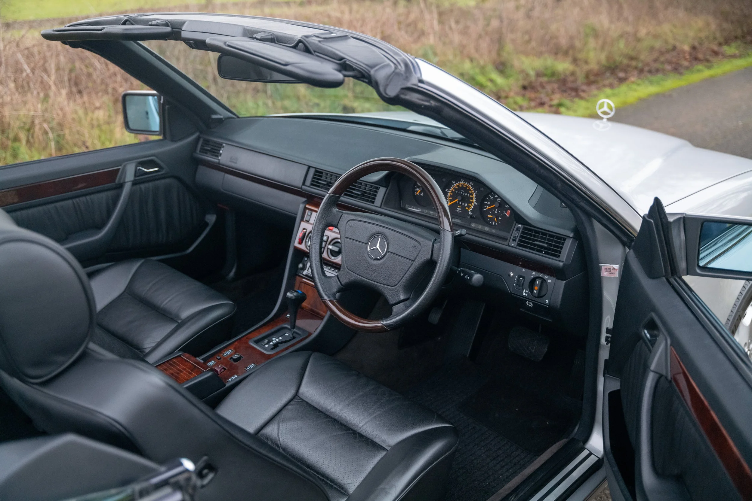 1996 Mercedes E320 Cabriolet - 26 - L1070449.jpg