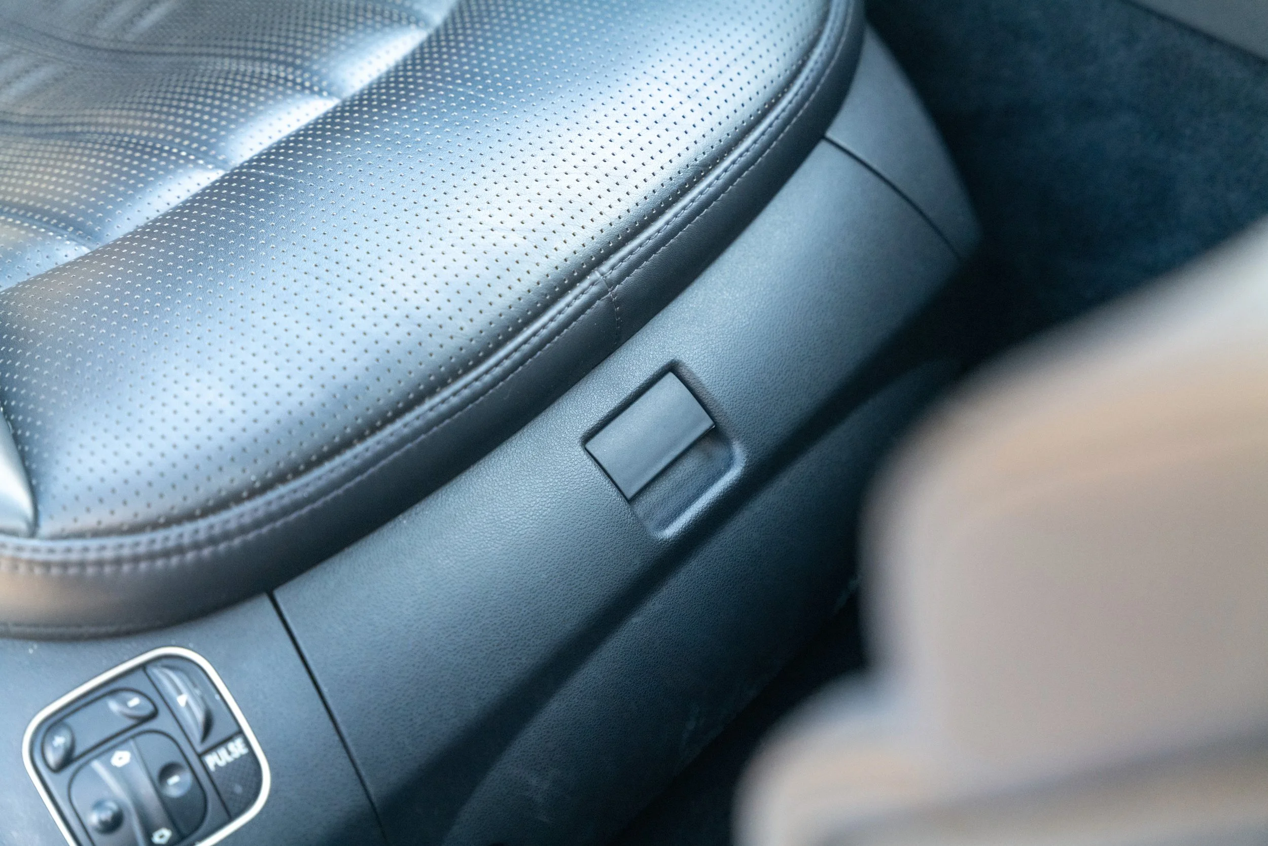 2007 Mercedes SL55 AMG - 33 - L1080863.jpg