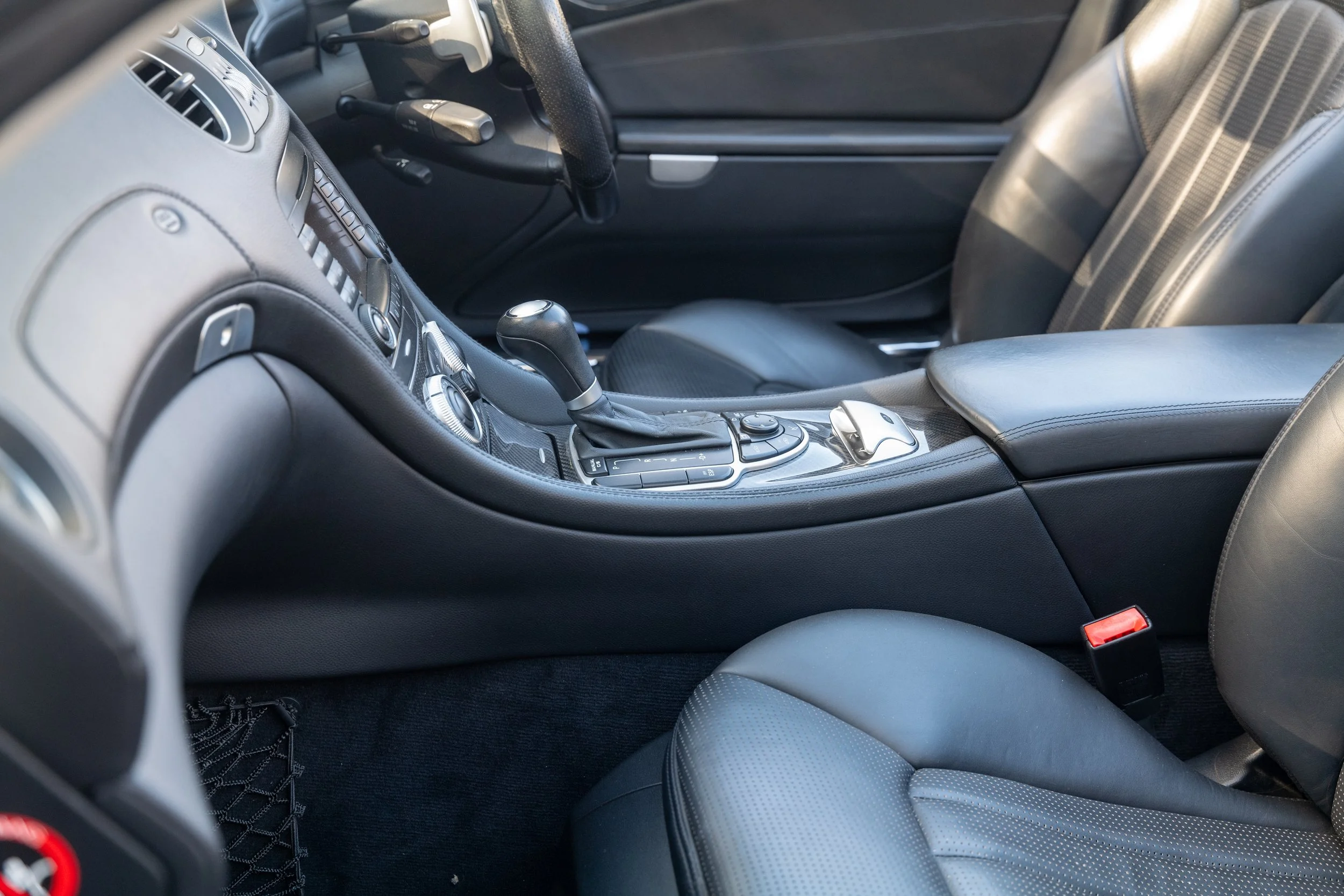 2007 Mercedes SL55 AMG - 45 - L1080880.jpg