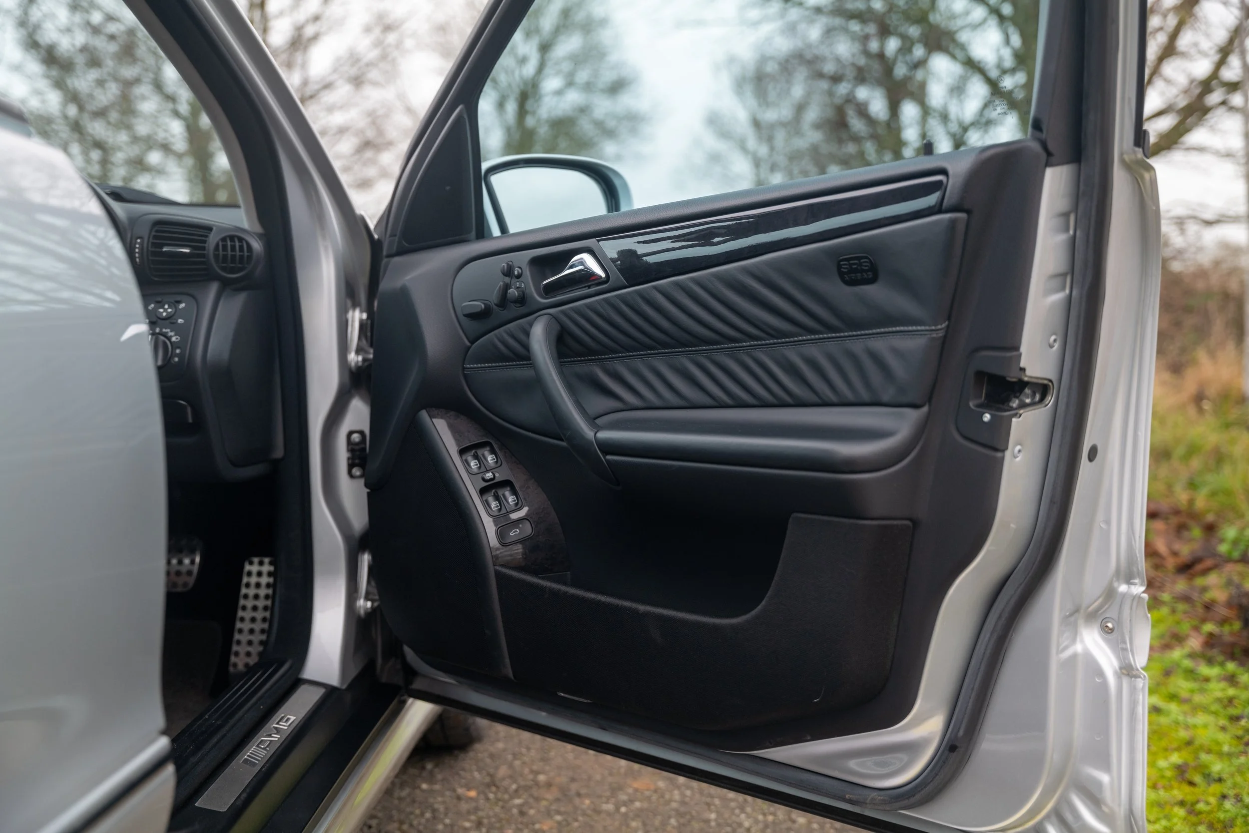 2004 Mercedes C55 Saloon - 33 - L1070379.jpg