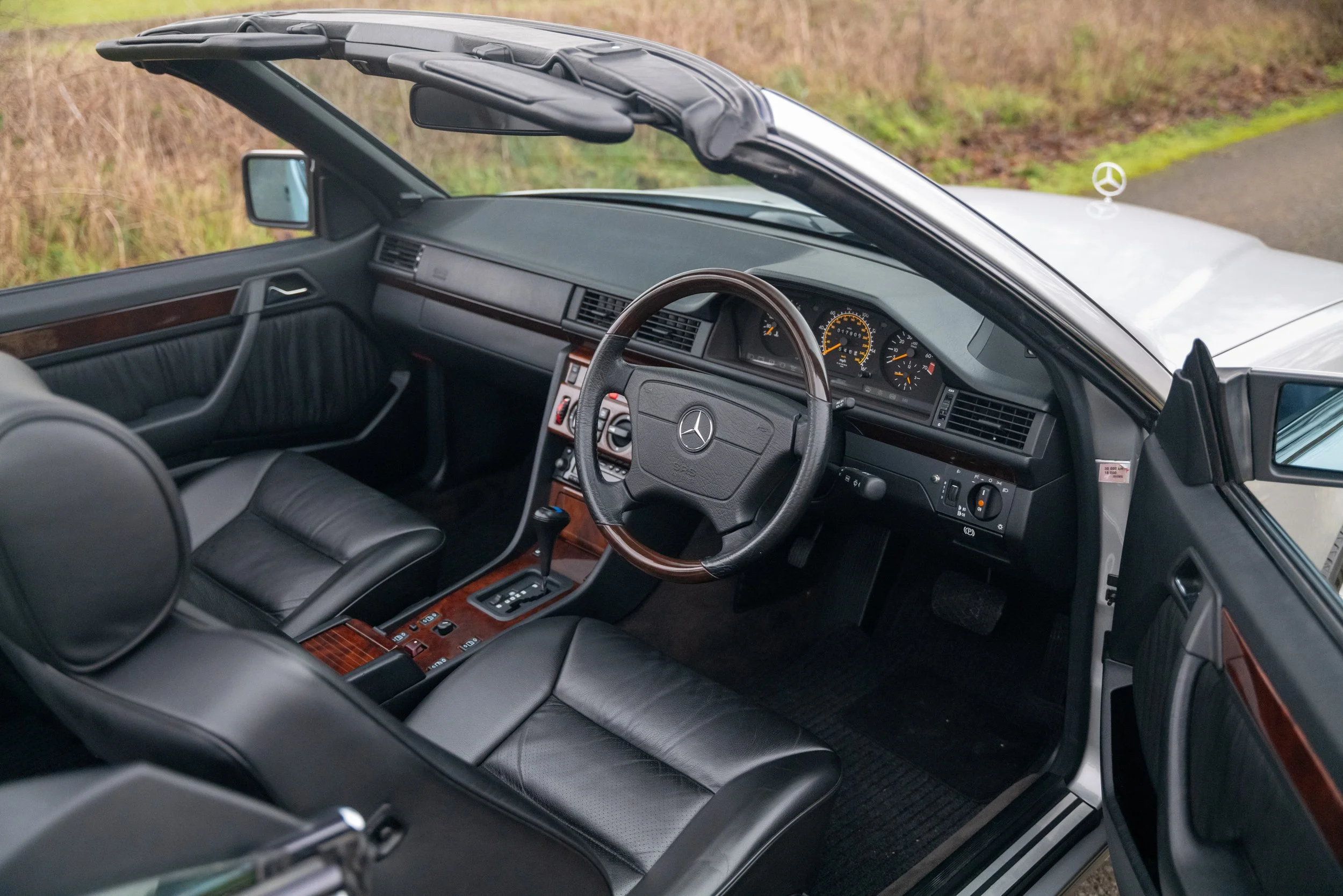 1996 Mercedes E320 Cabriolet - 27 - L1070450.jpg