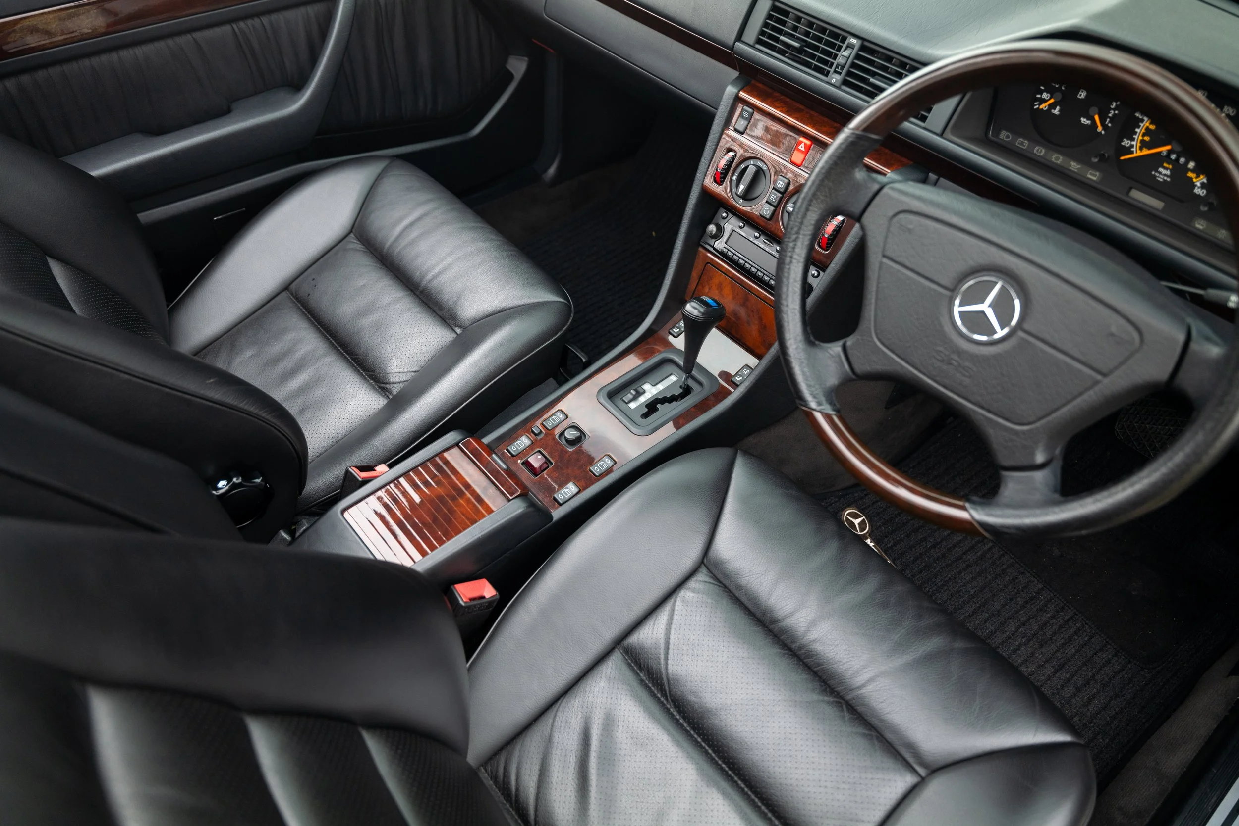 1996 Mercedes E320 Cabriolet - 36 - L1070460.jpg