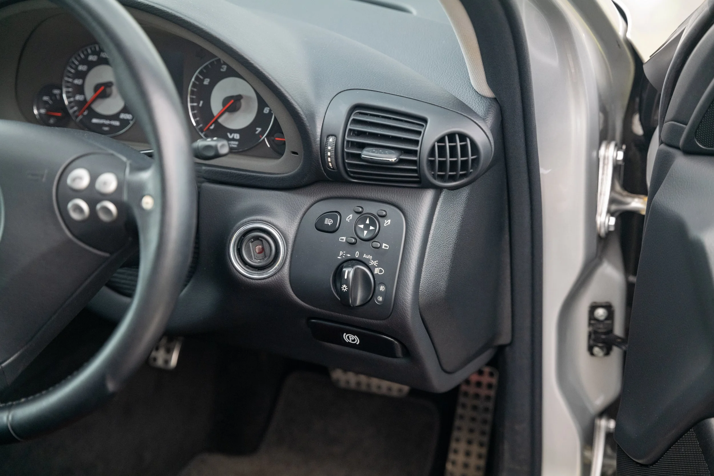 2004 Mercedes C55 Saloon - 32 - L1070378.jpg