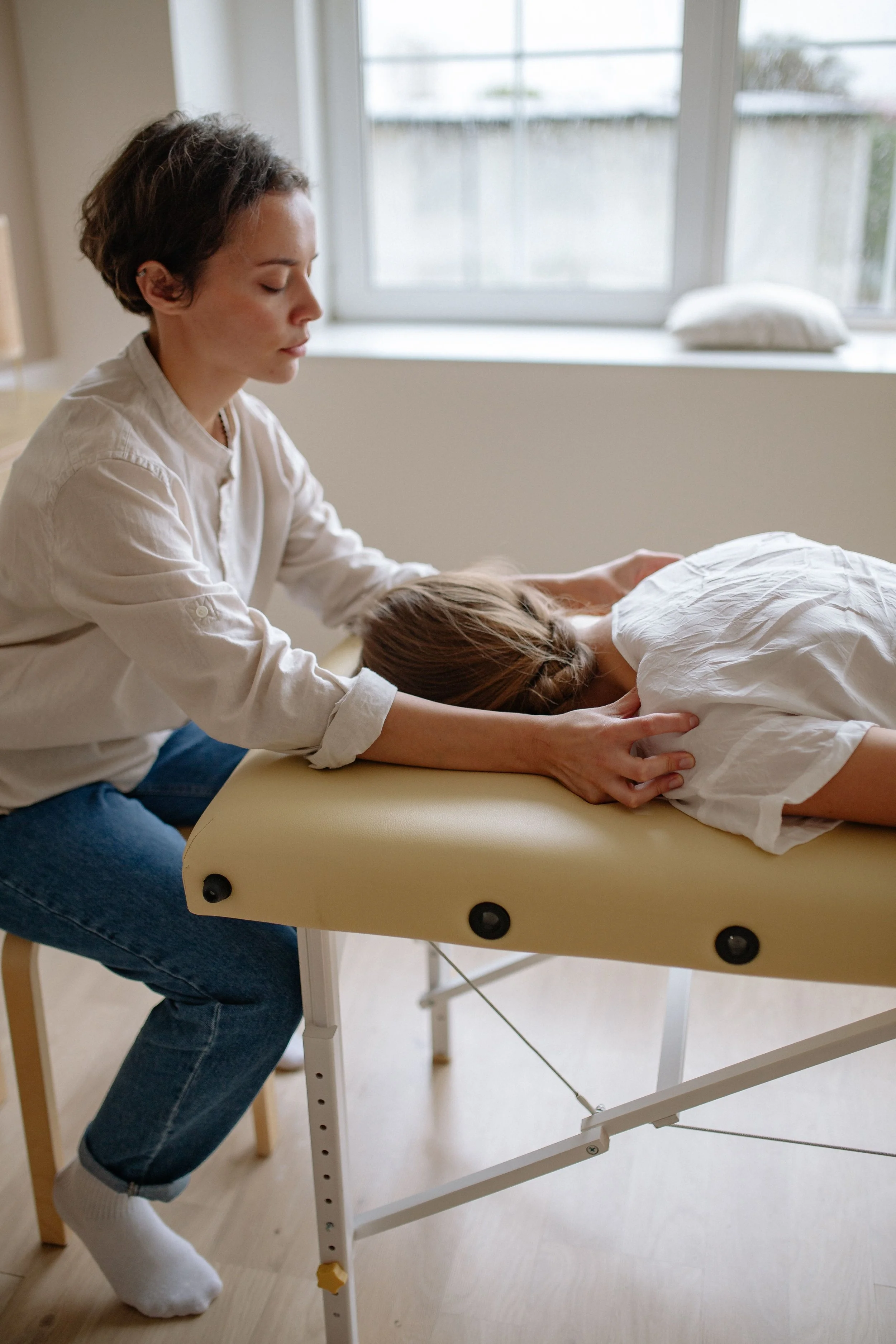 portland tmj specialist working on a face down client