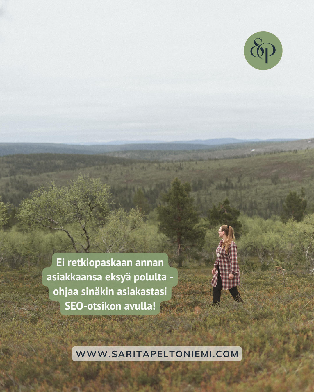 Nainen kävelee tunturimaisemissa, ohessa teksti "Ei retkiopaskaan annan asiakkaansa eksyä polulta - ohjaa sinäkin asiakastasi SEO-otsikon avulla!"