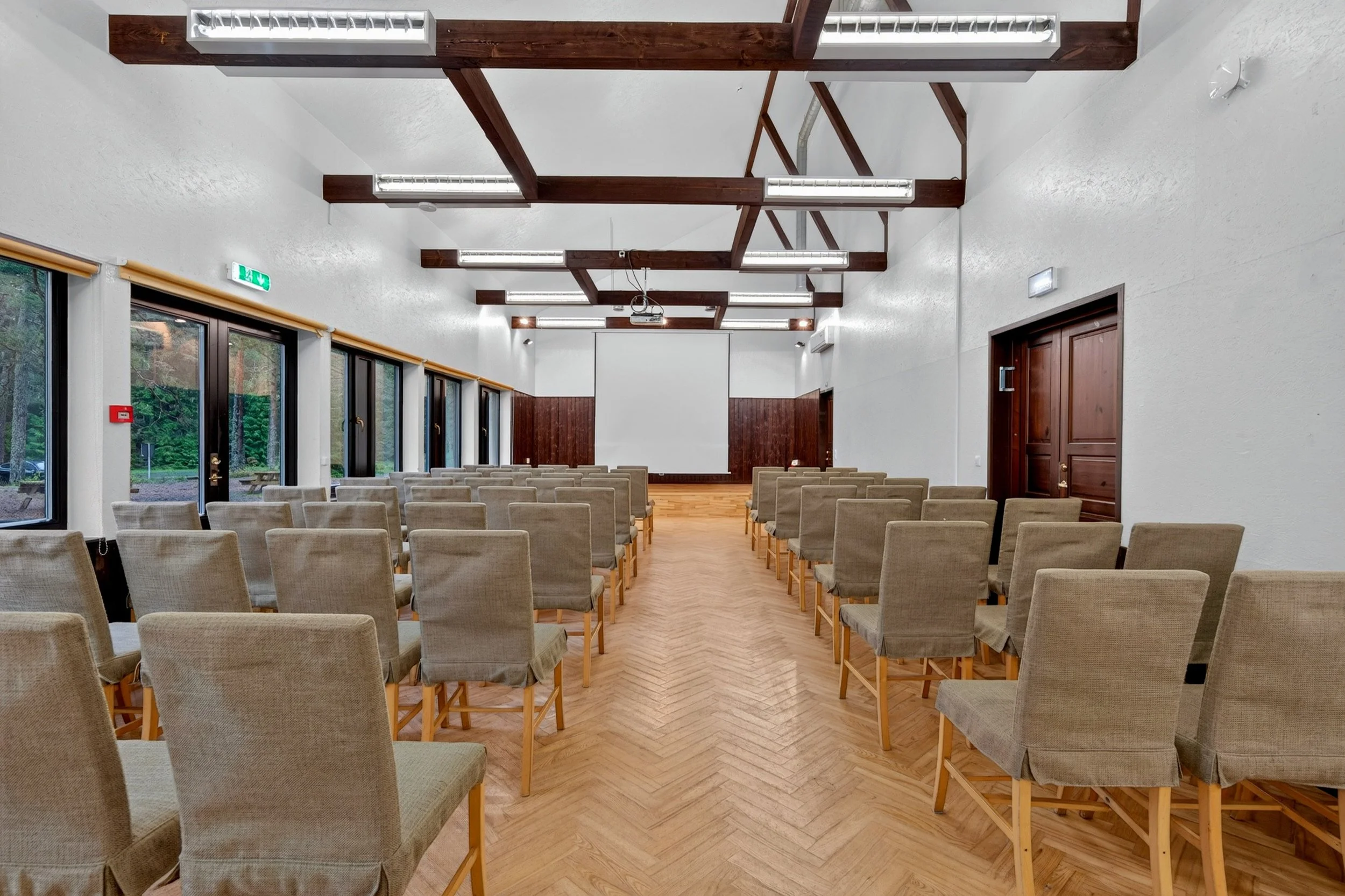 Suur saal teatri stiilis