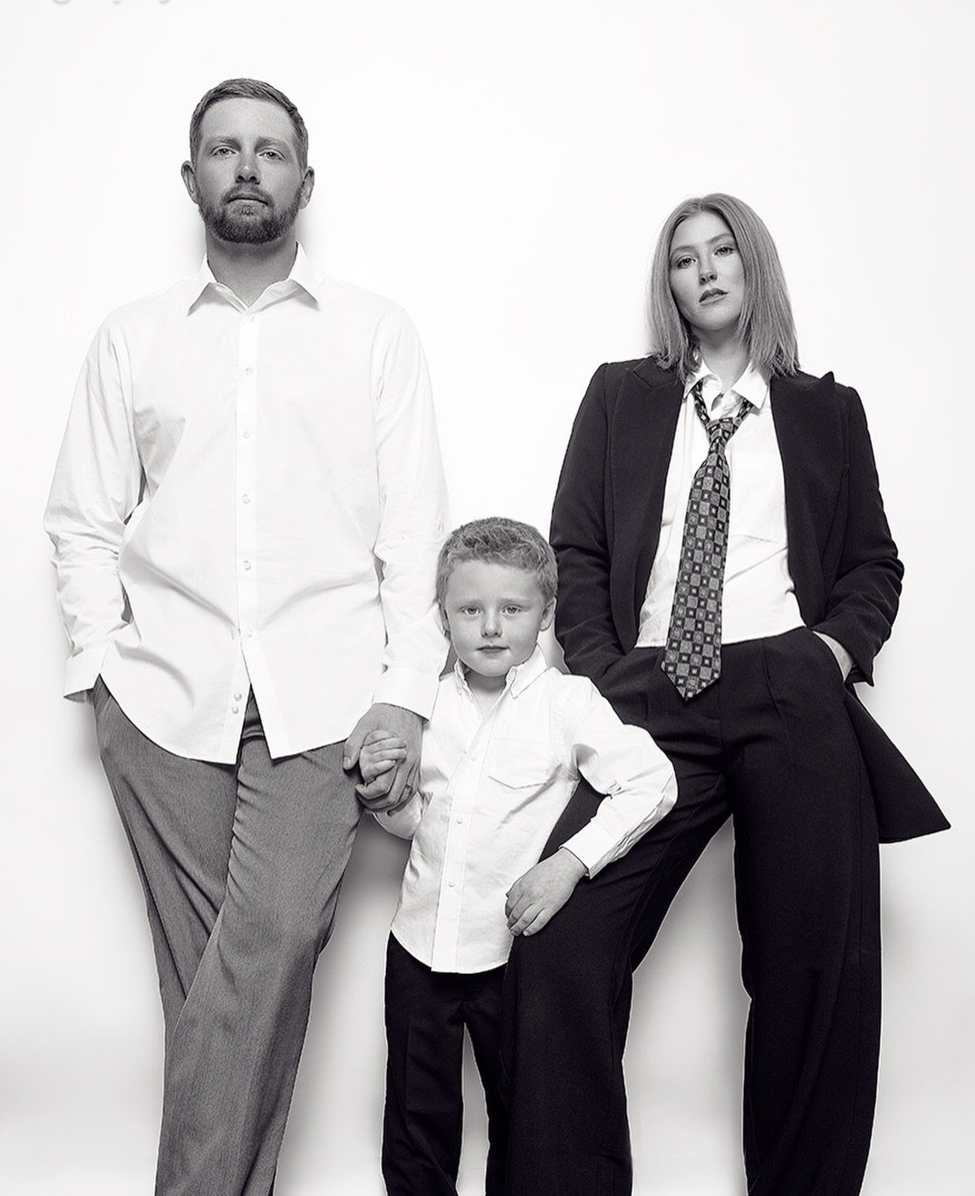 Effortlessly cool and unapologetically modern ! 

I have been working on portraits that captures a family with editorial edge and quiet confidence. Clean lines, tailored silhouettes, and a monochrome palette that gives a timeless, fashion-forward fee