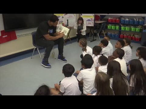 Jaguars Arik Armstead reads to elementary students to support his foundation