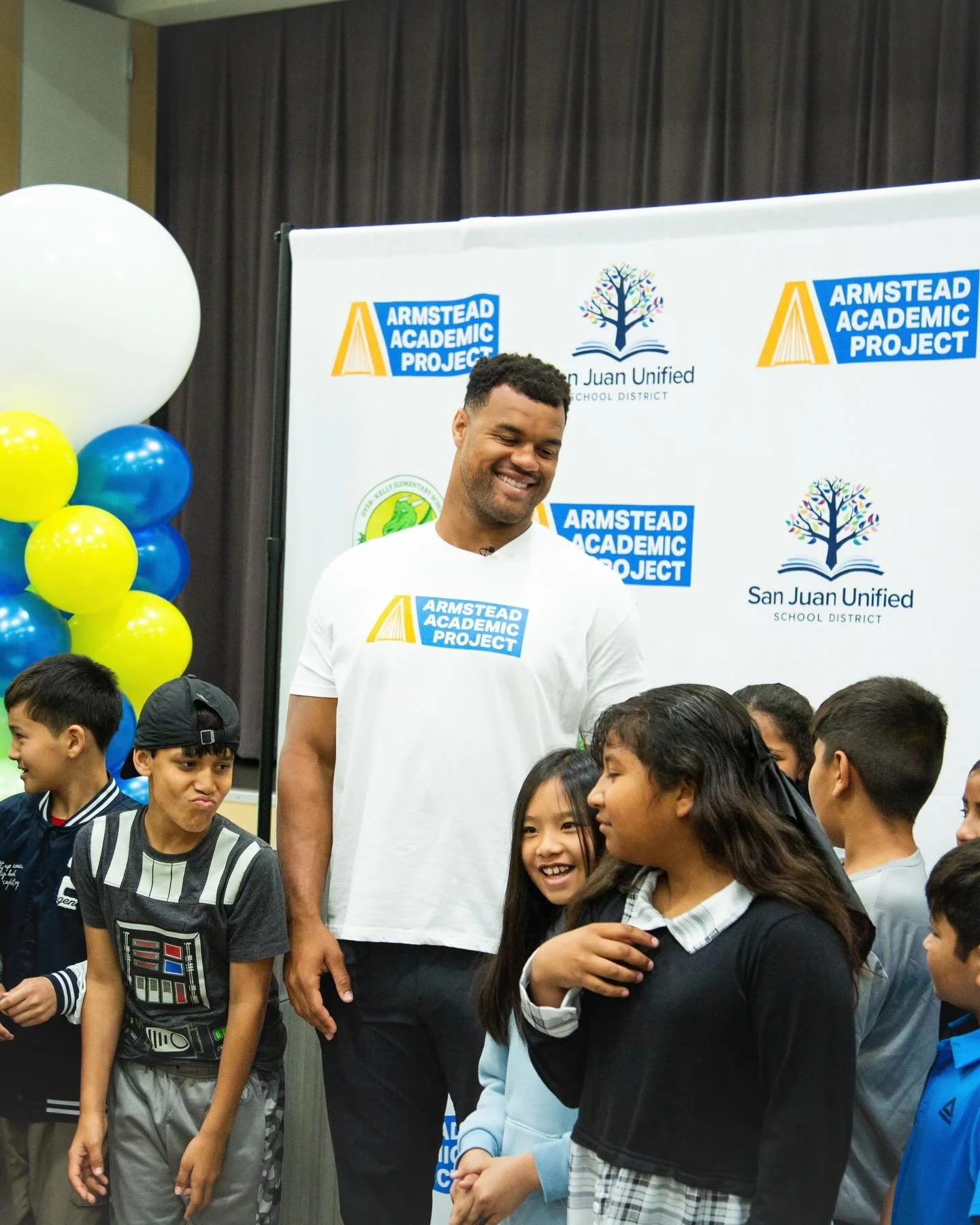 We officially launched AAP Thrive Schools at Dyer-Kelly Elementary School of @sanjuanunified! To celebrate, @arikarmstead and @mindyarmstead.md came back to Sacramento, as 130+ fifth graders joined Arik for a live Storytime, Q&amp;A, and received sig