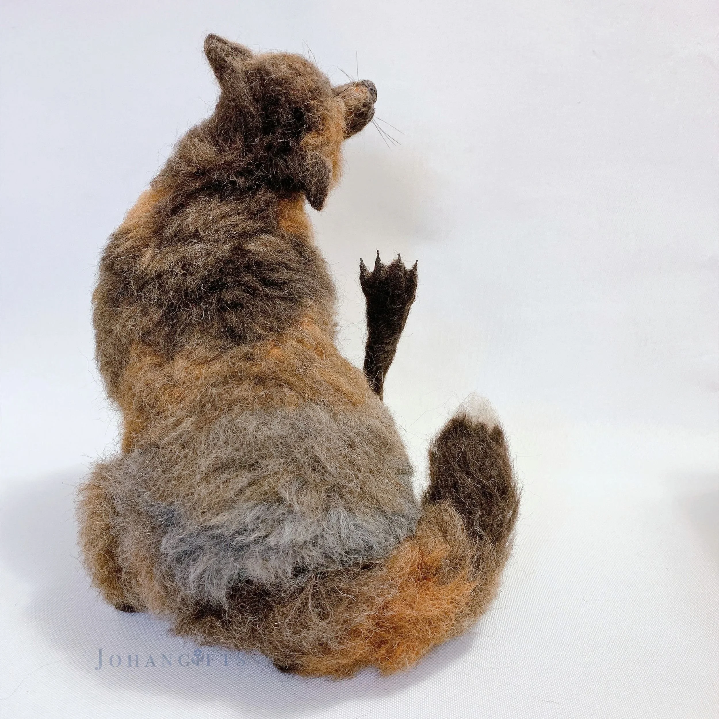 original-cross-fox-wool-wildlife-sculpture.jpg
