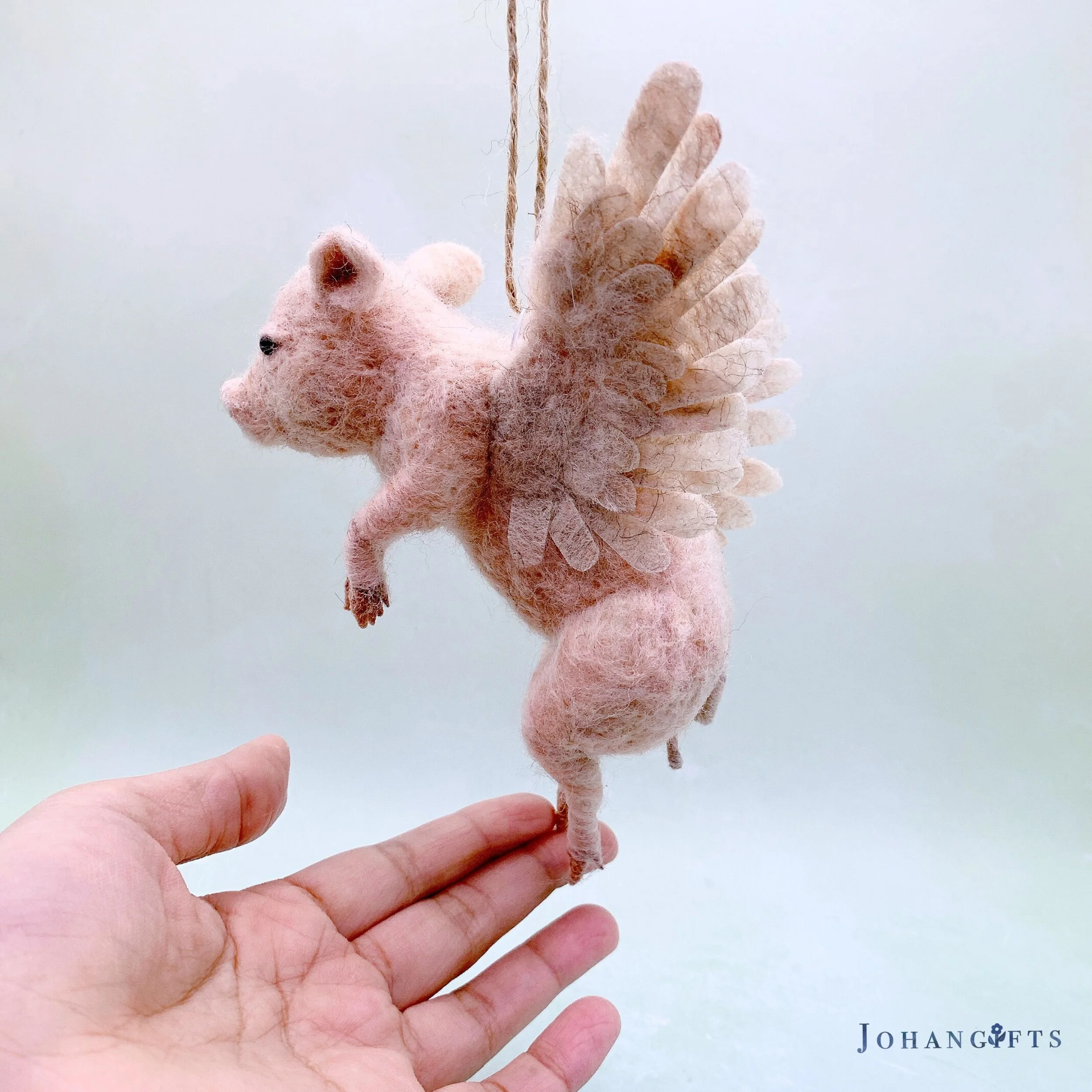 needle-felted-flying-pig-ornament.jpg