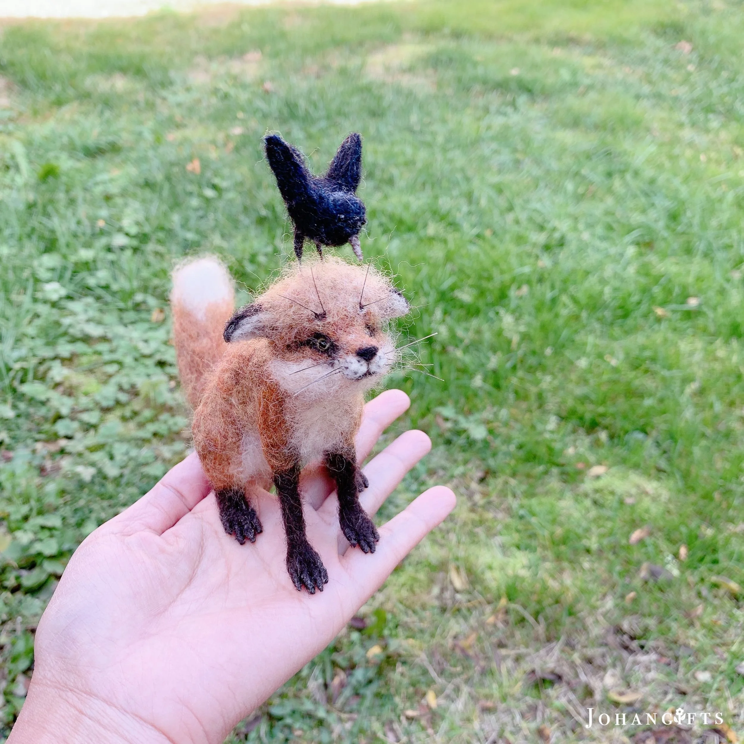 miniature-fox-wool-scupture.jpg