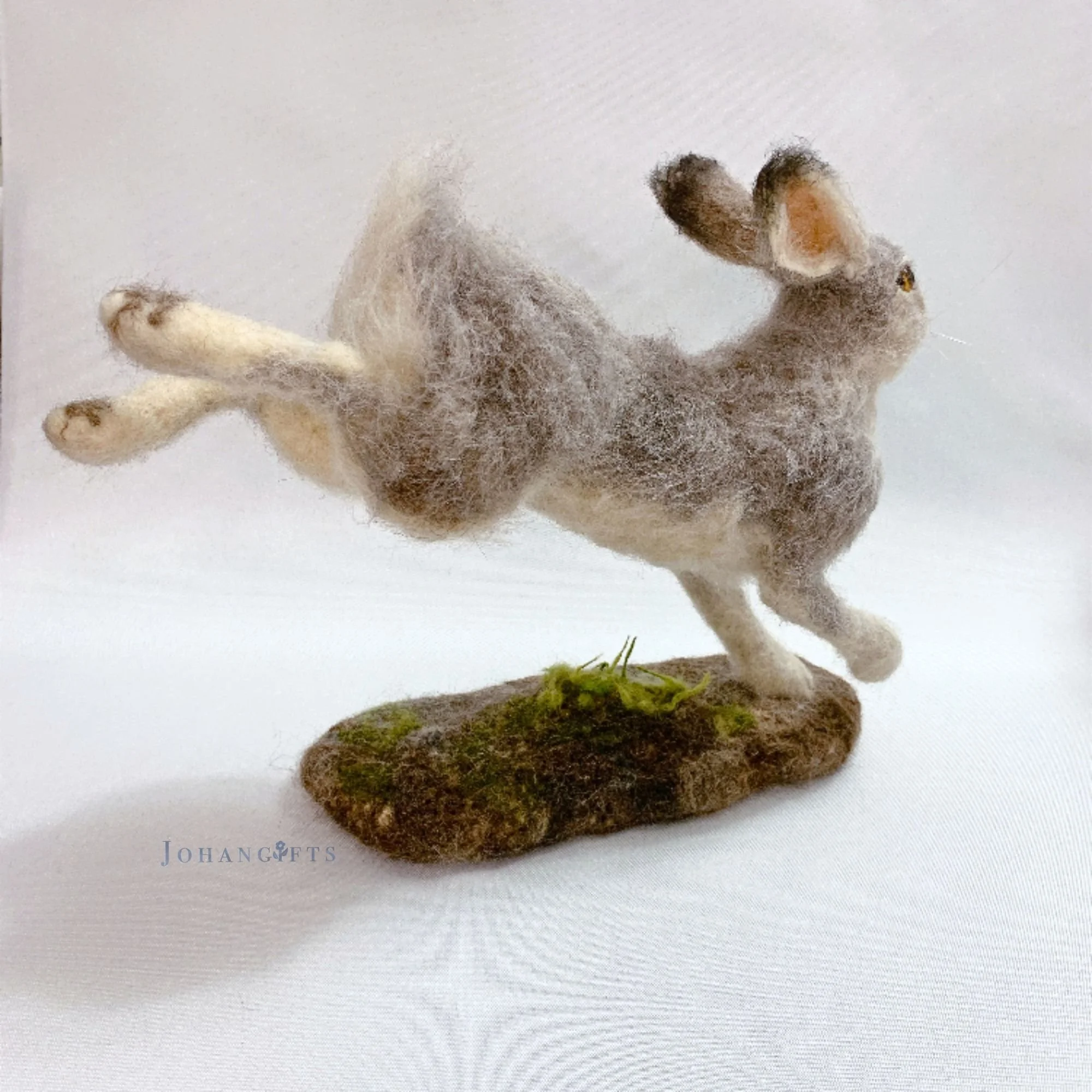 handcrafted-arctic-hare-wool-art.jpg