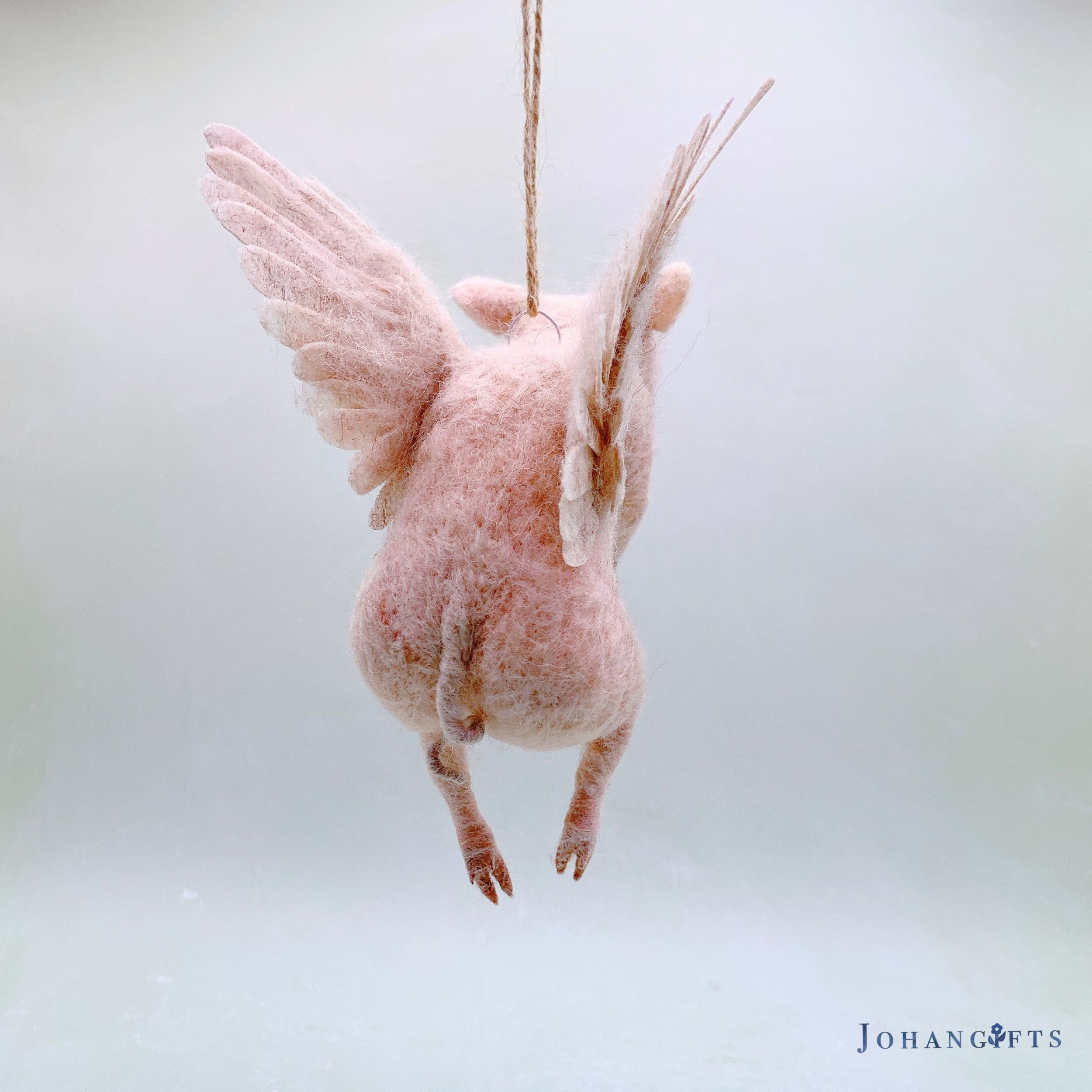 whimsical-flying-pig-decor.jpg