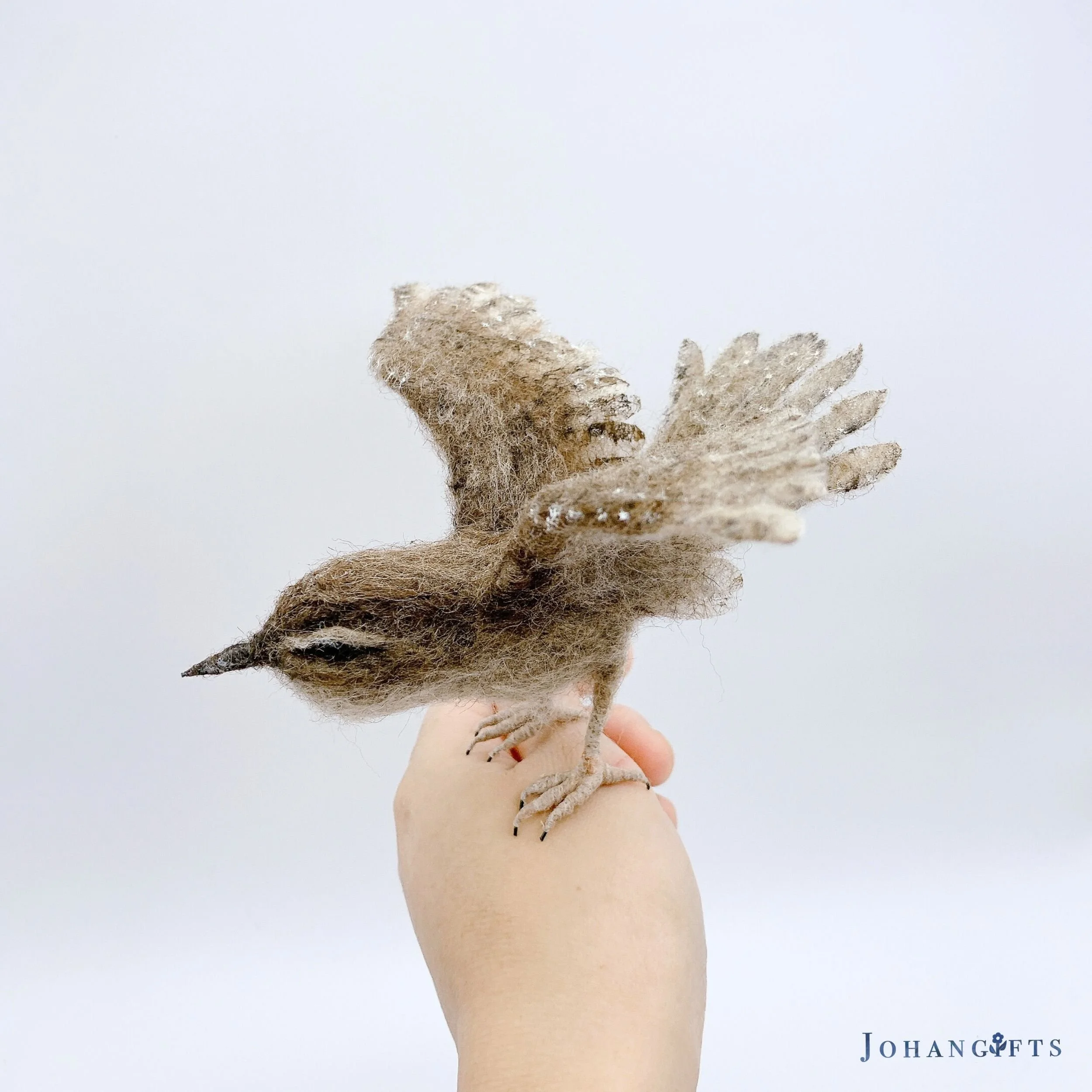 realistic-bird-wren-sculpture.jpg (Copy)