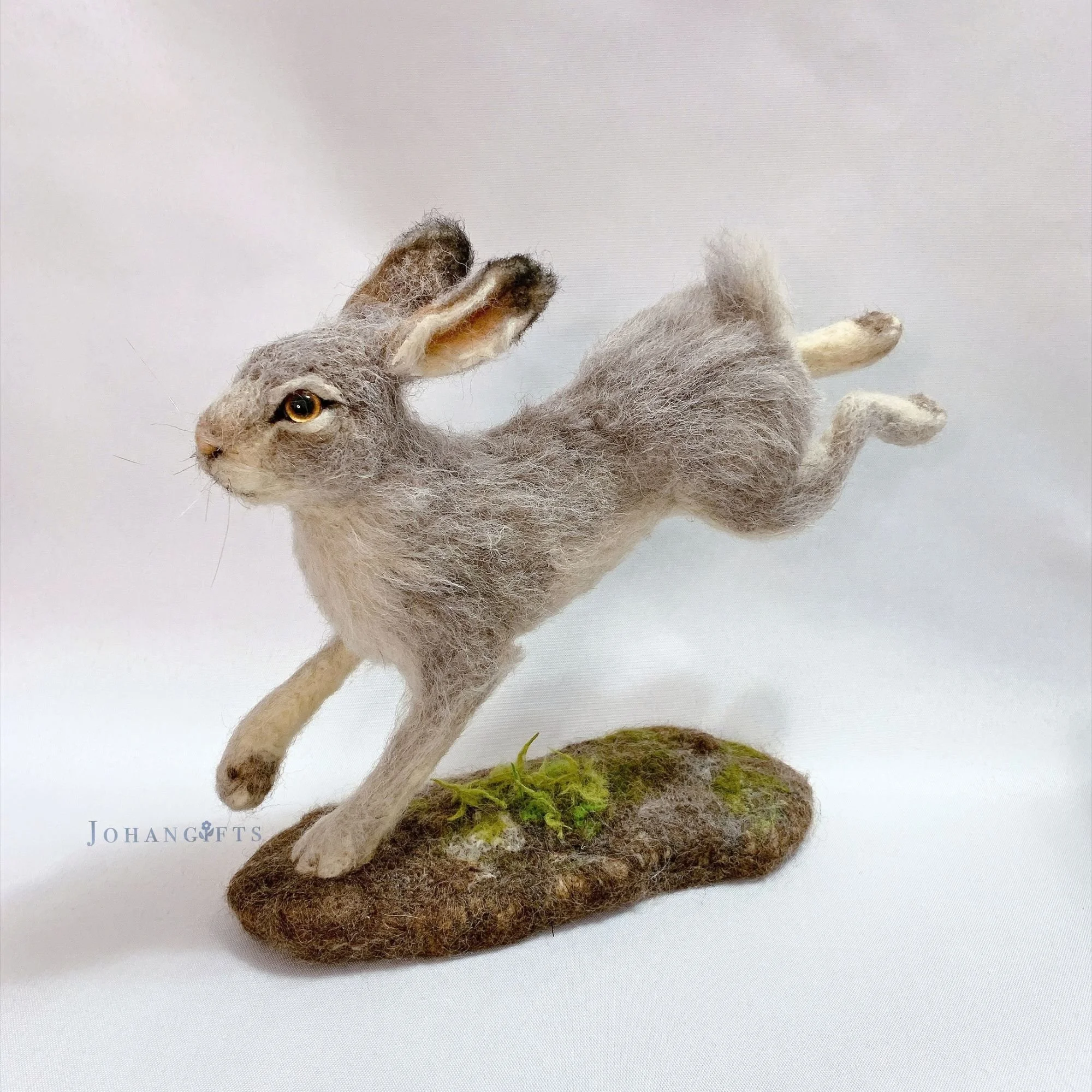 realistic-arctic-hare-fiber-art.jpg