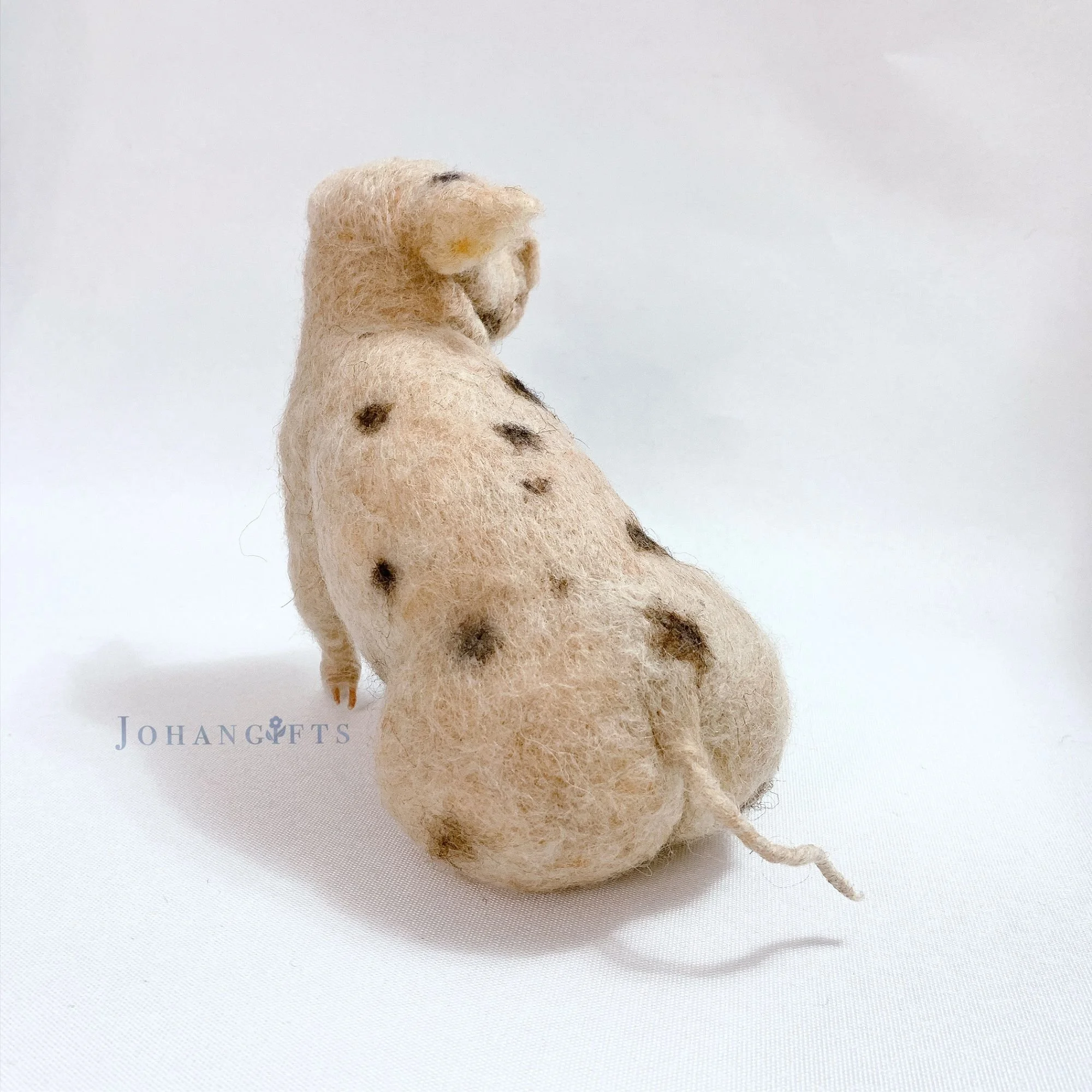 spotted-sow-needle-felted-farmhouse-decor.jpg