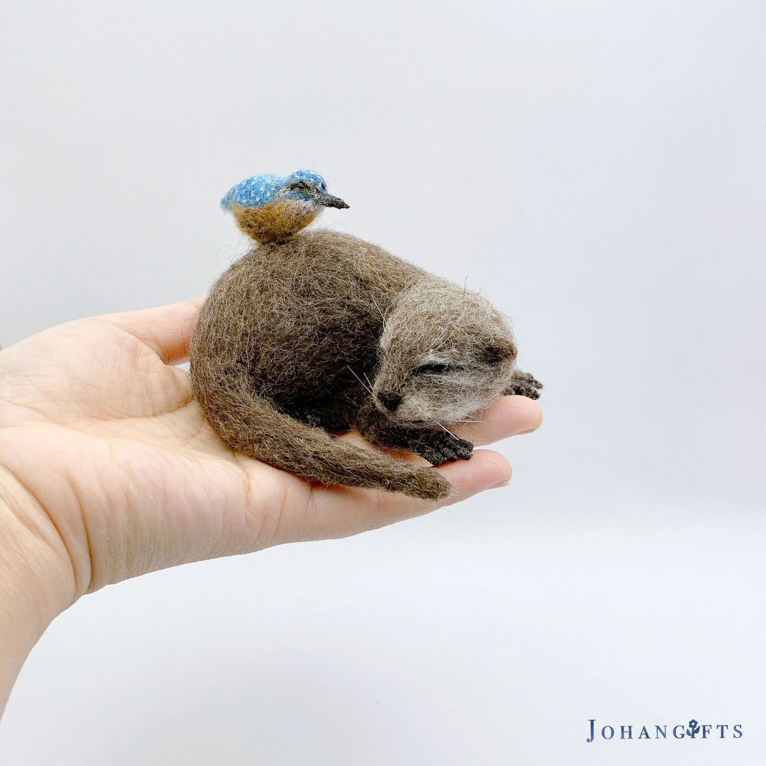 needle-felted-river-otter-kingfisher-gift-for-animal-lover.jpg